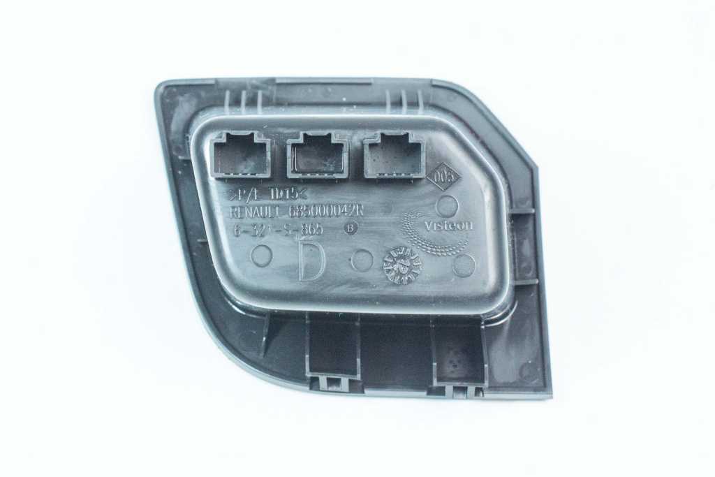 Карманчик в центральну панель правий Renault Master (Opel Movano, Nissan NV400) 2010 -, 685000042R Б/В