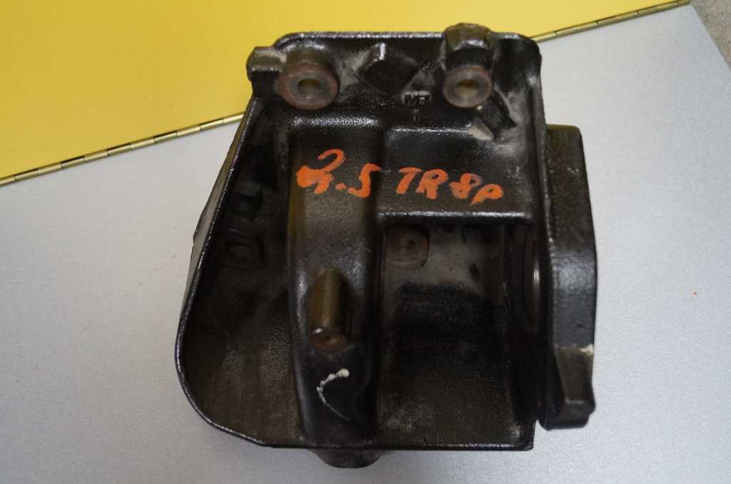 Кронштейн підвісного підшипника 2.5DCI Renault Trafic 2007-2010, 8200426805 Б/В