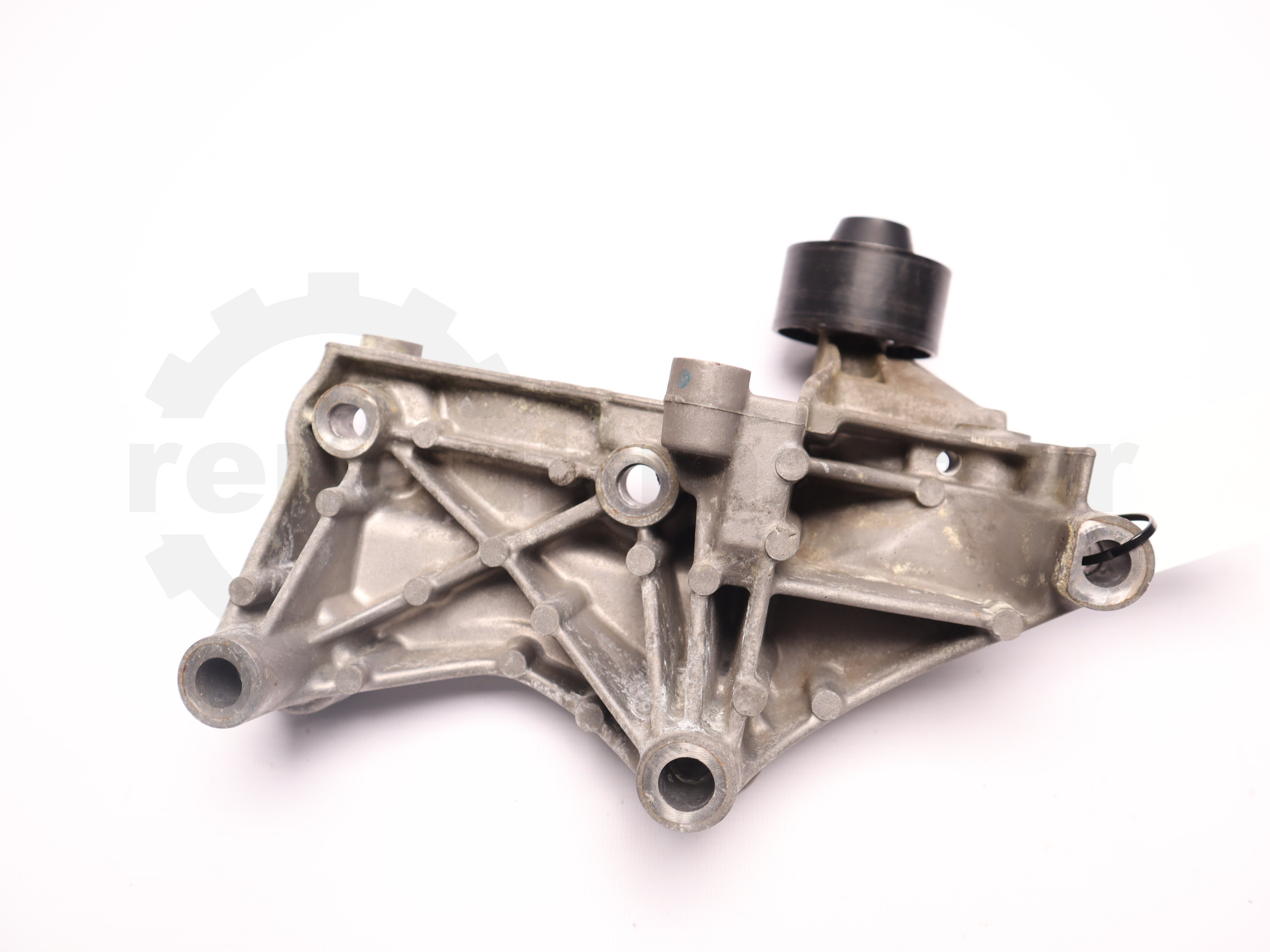 Кронштейн натяжного ролика генератора Renault Trafic (Opel Vivaro, Nissan NV300) 2014 -, 117105124R Б/В