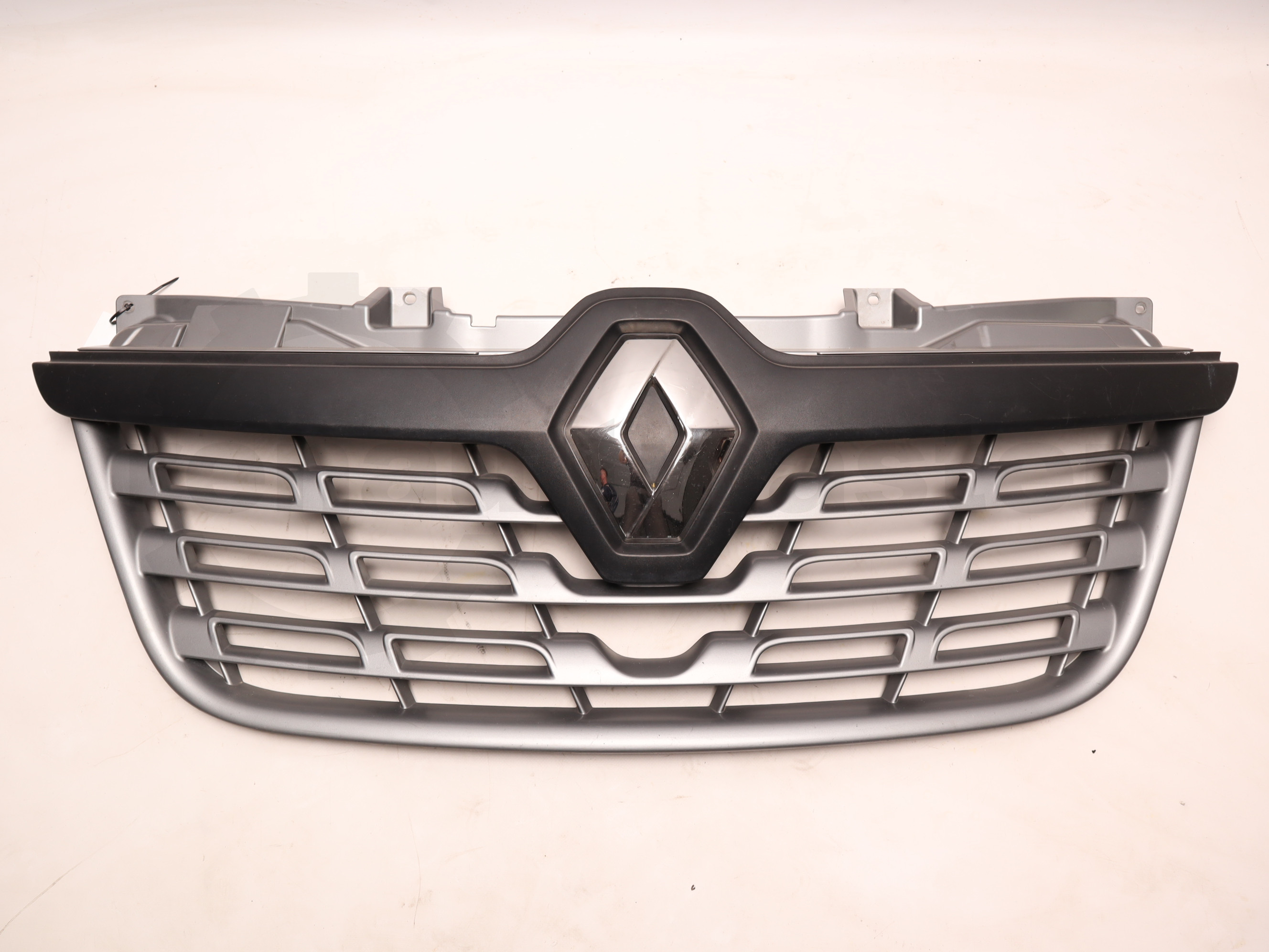 Решітка радіатора (після рестайлінга) Renault Master 2014 -, 623104199R Б/В