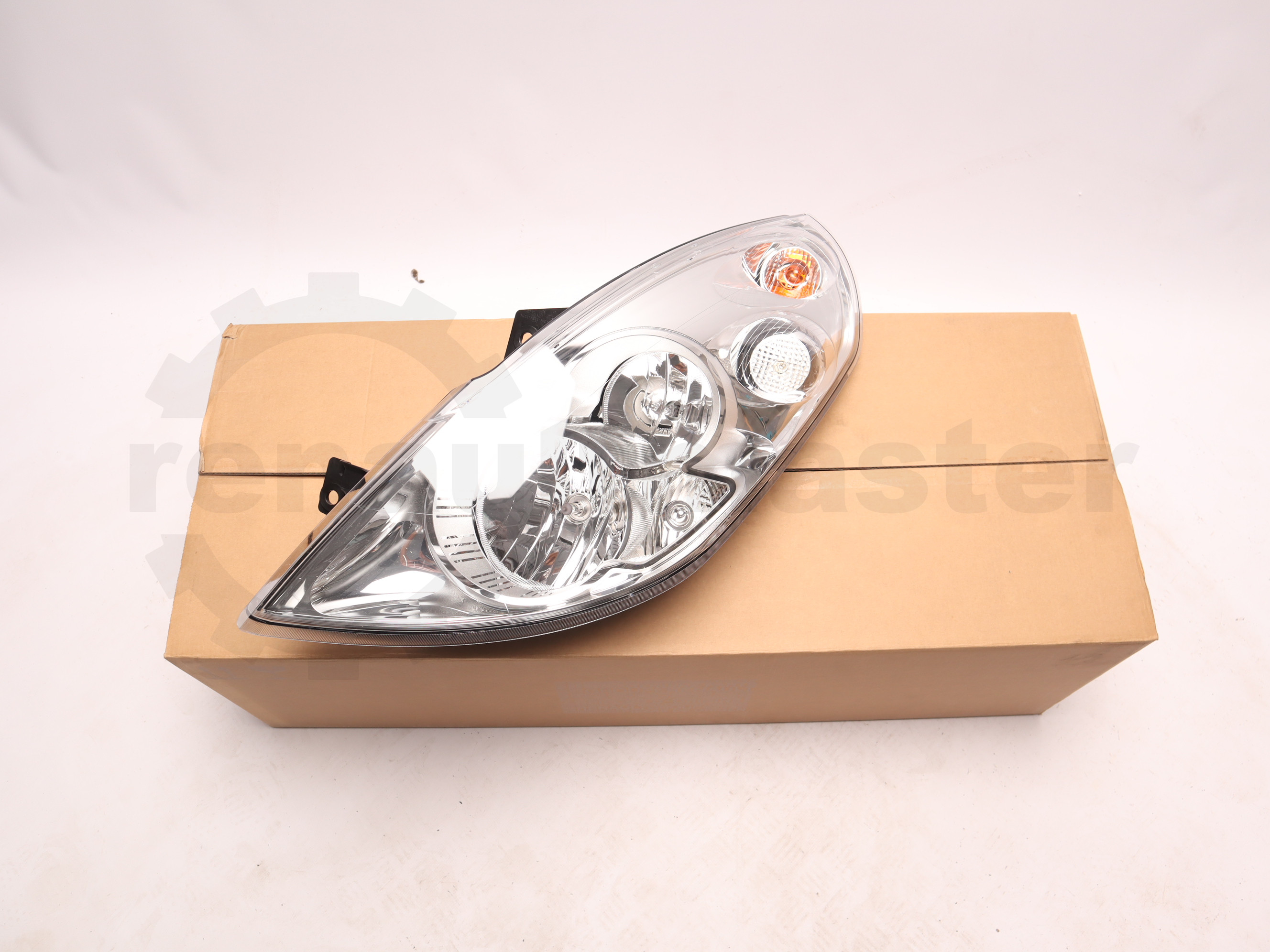 Фара передня ліва Renault Master, 2010-, 260602078R OE