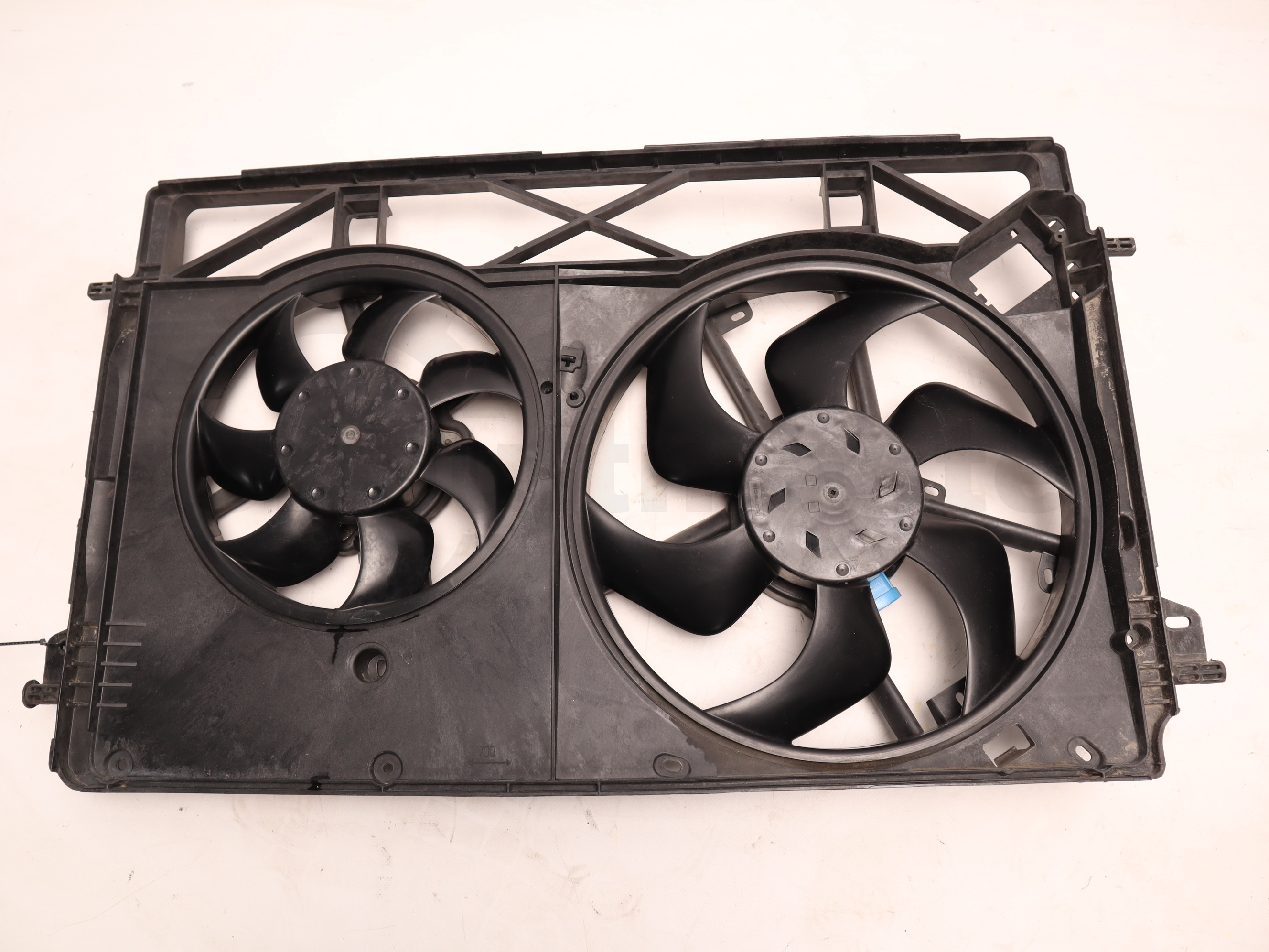 Дифузор з електровентиляторами Renault Trafic (Opel Vivaro, Nissan NV300) 2014 -, 214816680R 214818795RБ/В