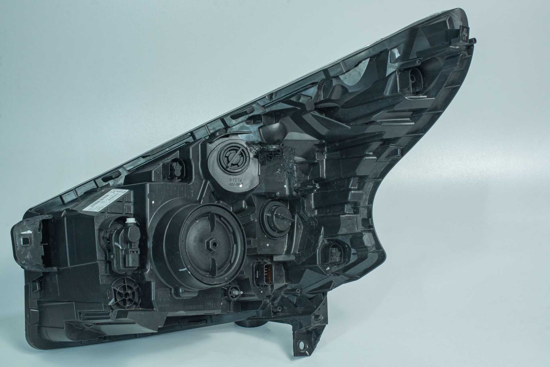 Фара передня права  Renault Trafic 2014 -, 260101161R Б/В