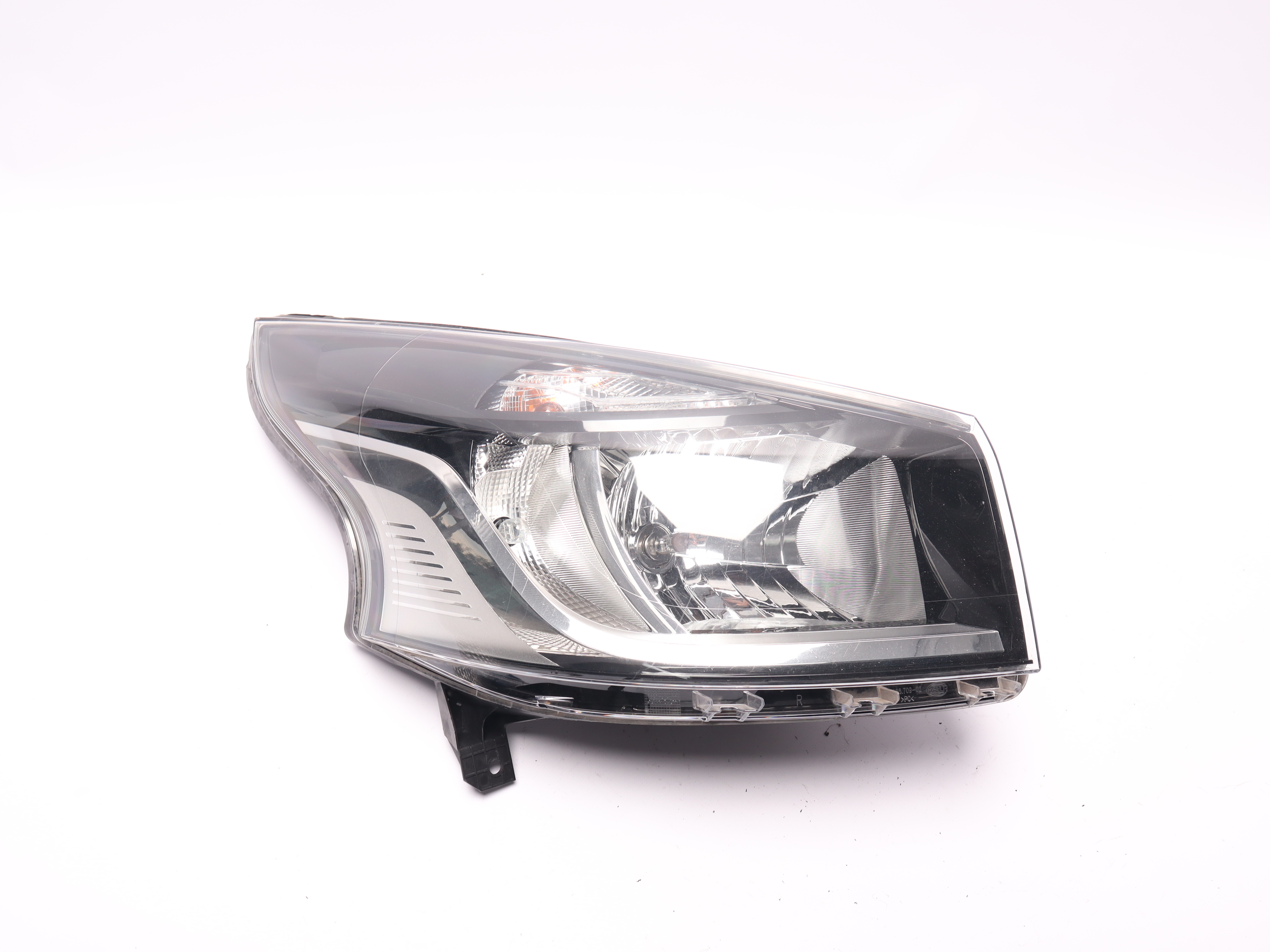 Фара передня права  Renault Trafic 2014 -, 260101161R Б/В