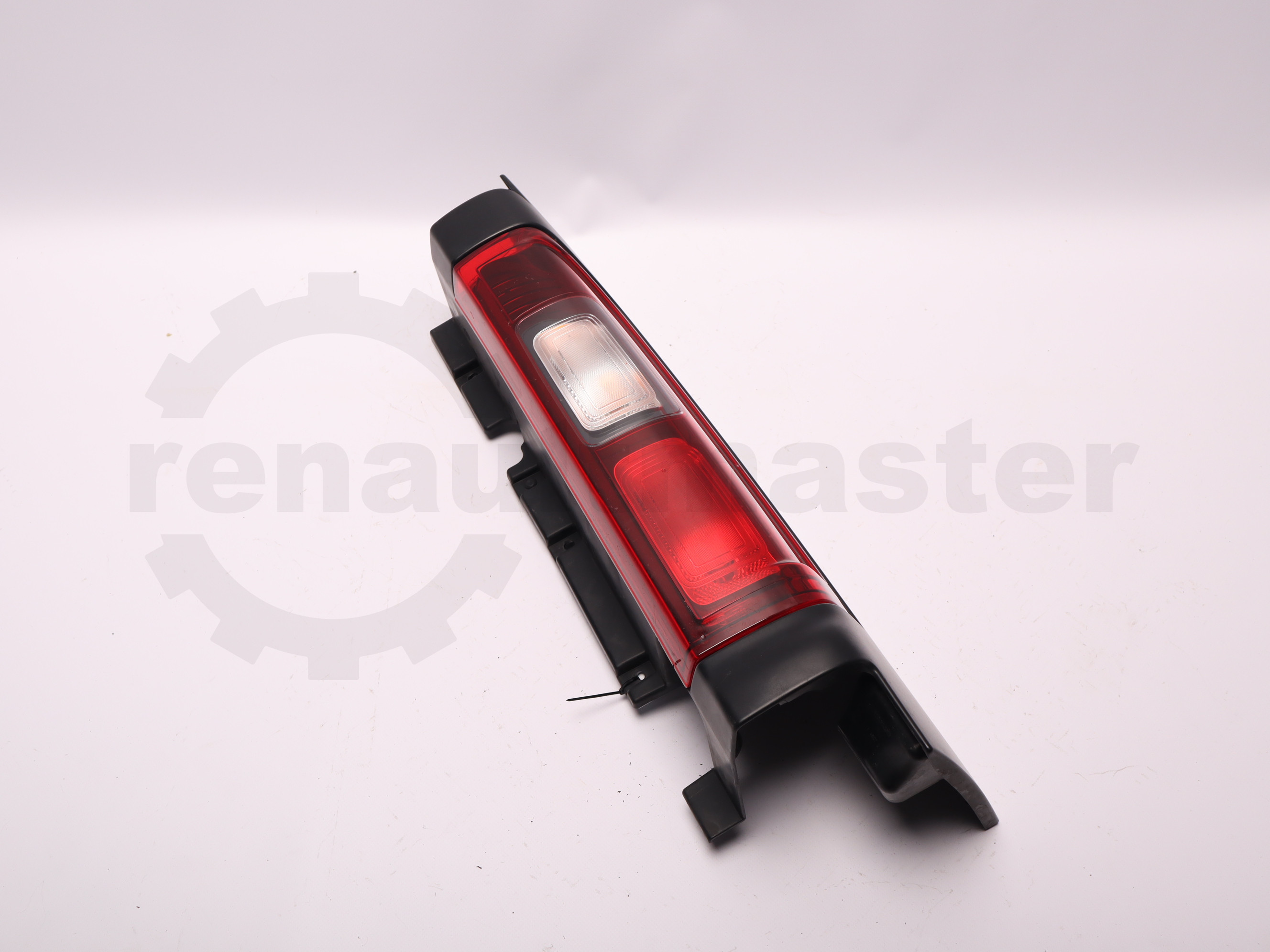 Ліхтар задній правий 180* Renault Trafic (Opel Vivaro, Nissan NV300) 2014 -, 265504656R (180*) Б/В