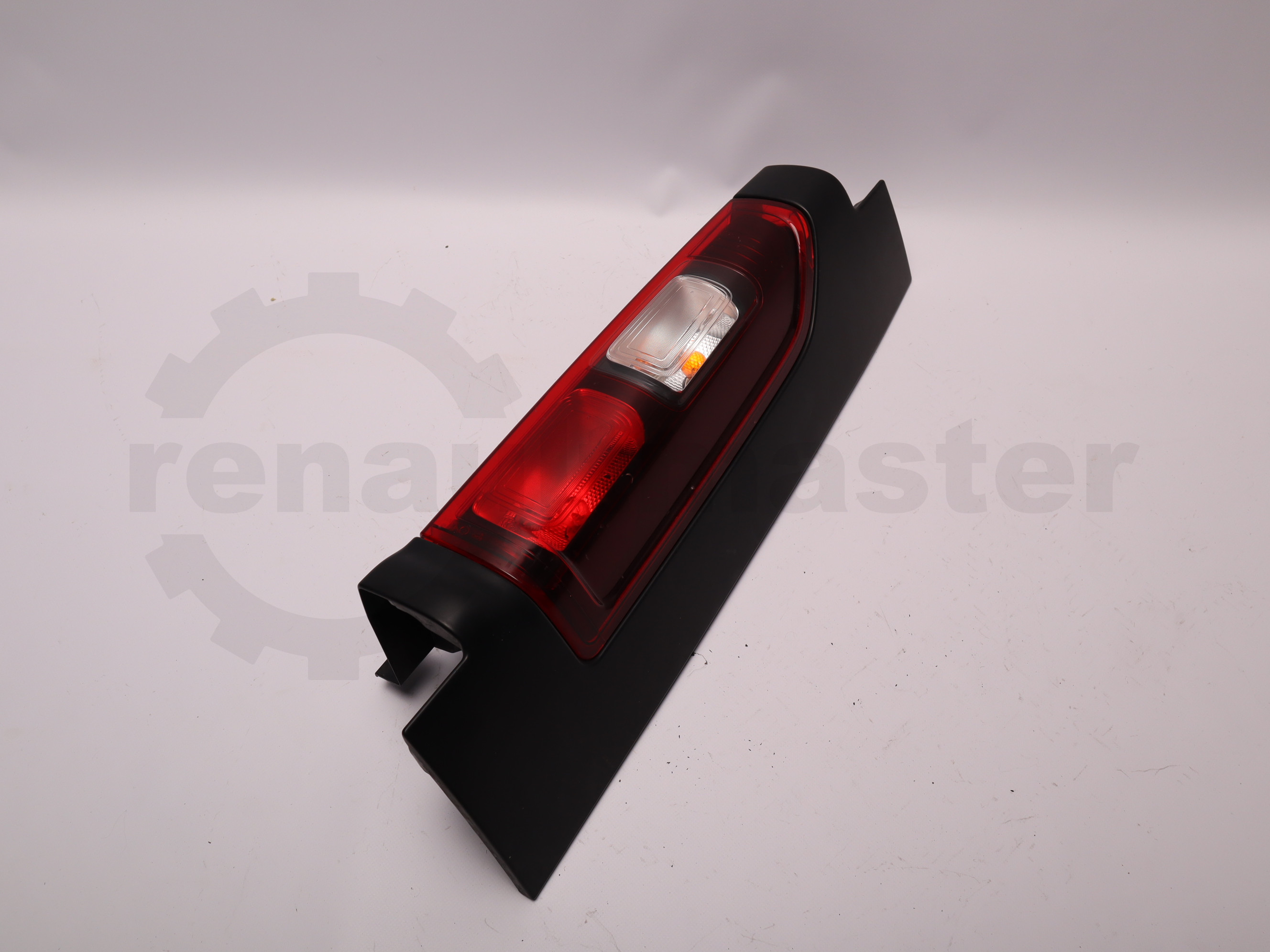 Ліхтар задній правий 180* Renault Trafic (Opel Vivaro, Nissan NV300) 2014 -, 265504656R (180*) Б/В