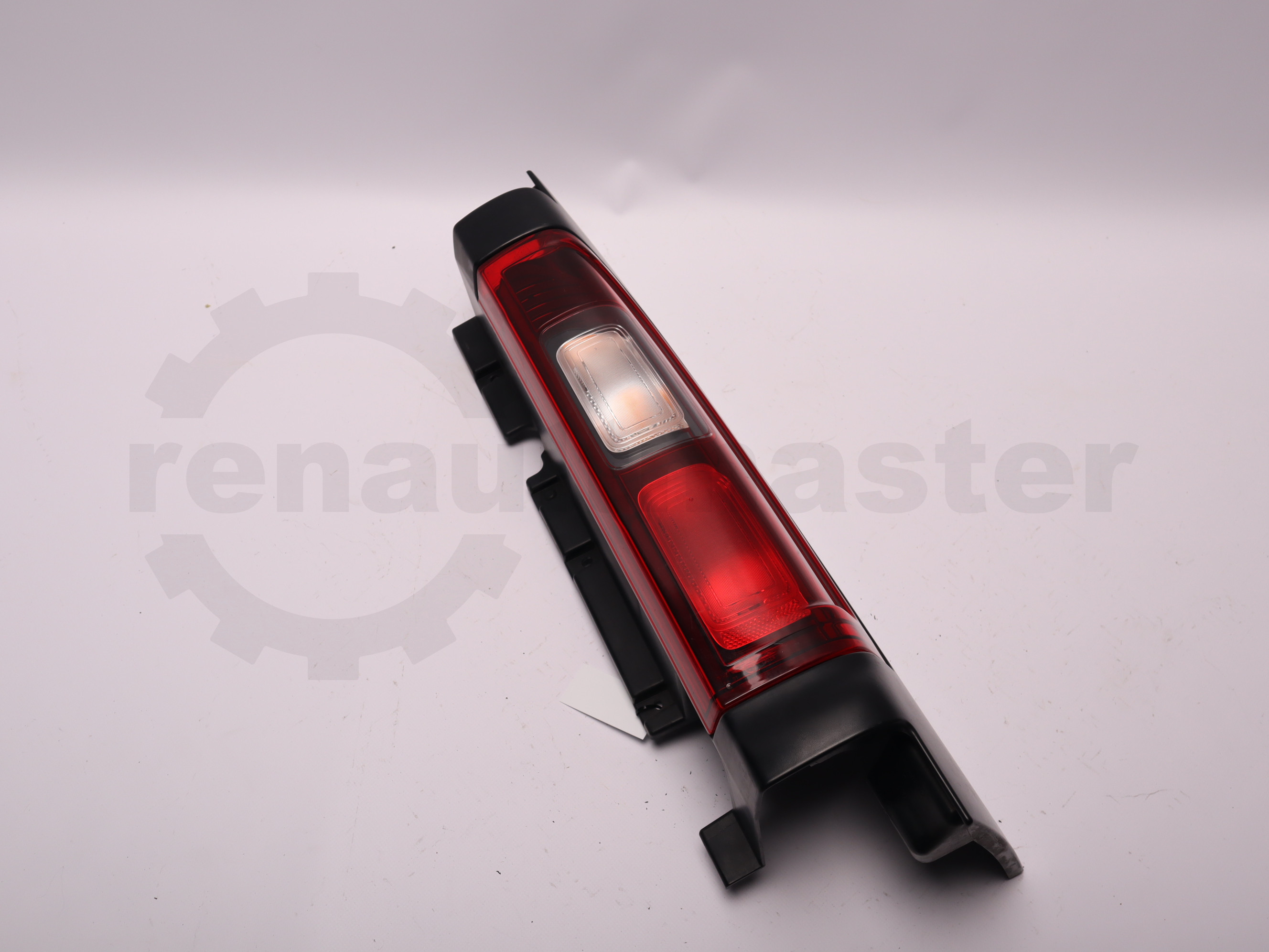 Ліхтар задній правий 180* Renault Trafic (Opel Vivaro, Nissan NV300) 2014 -, 265504656R (180*) Б/В