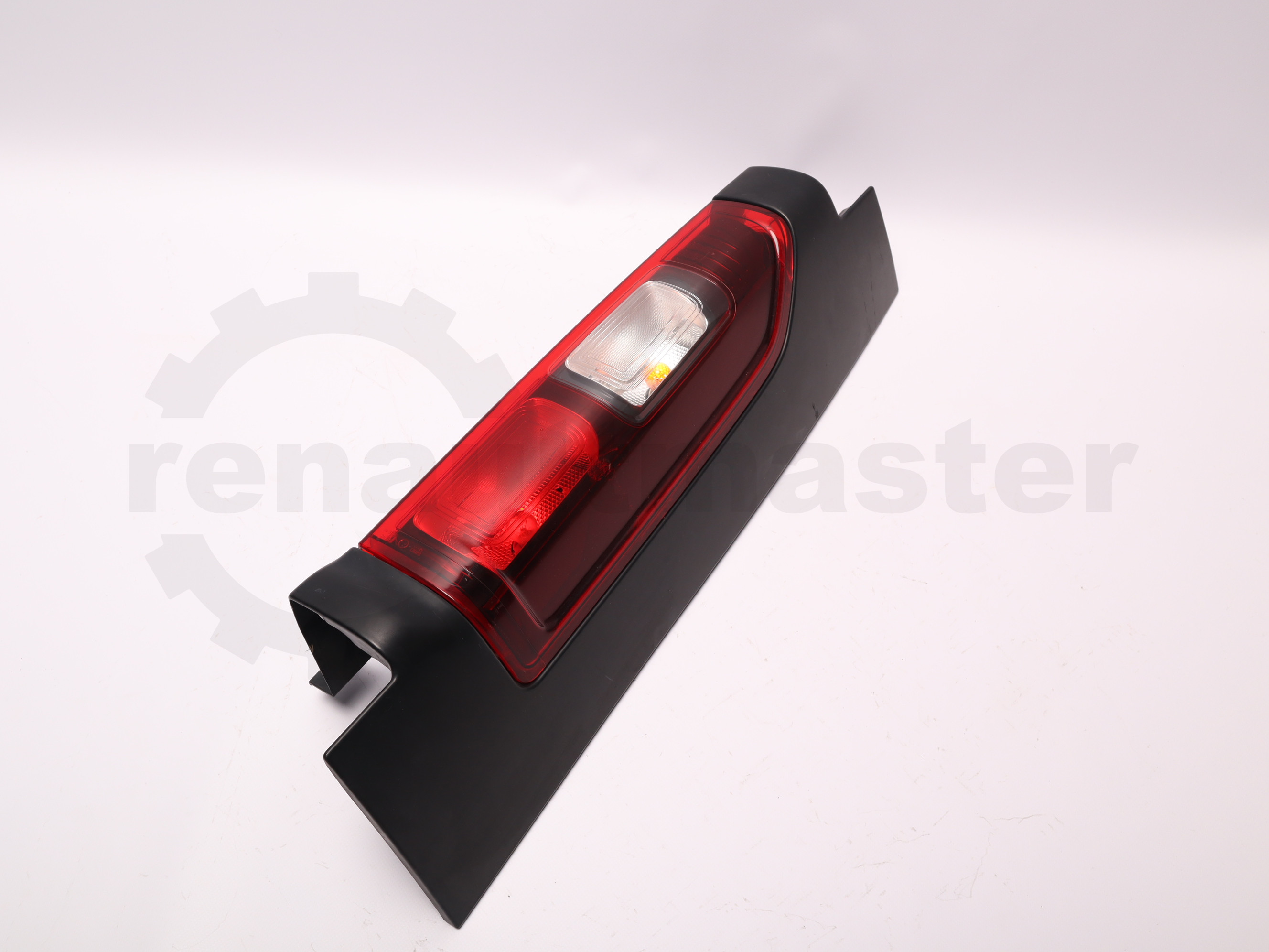 Ліхтар задній правий 180* Renault Trafic (Opel Vivaro, Nissan NV300) 2014 -, 265504656R (180*) Б/В