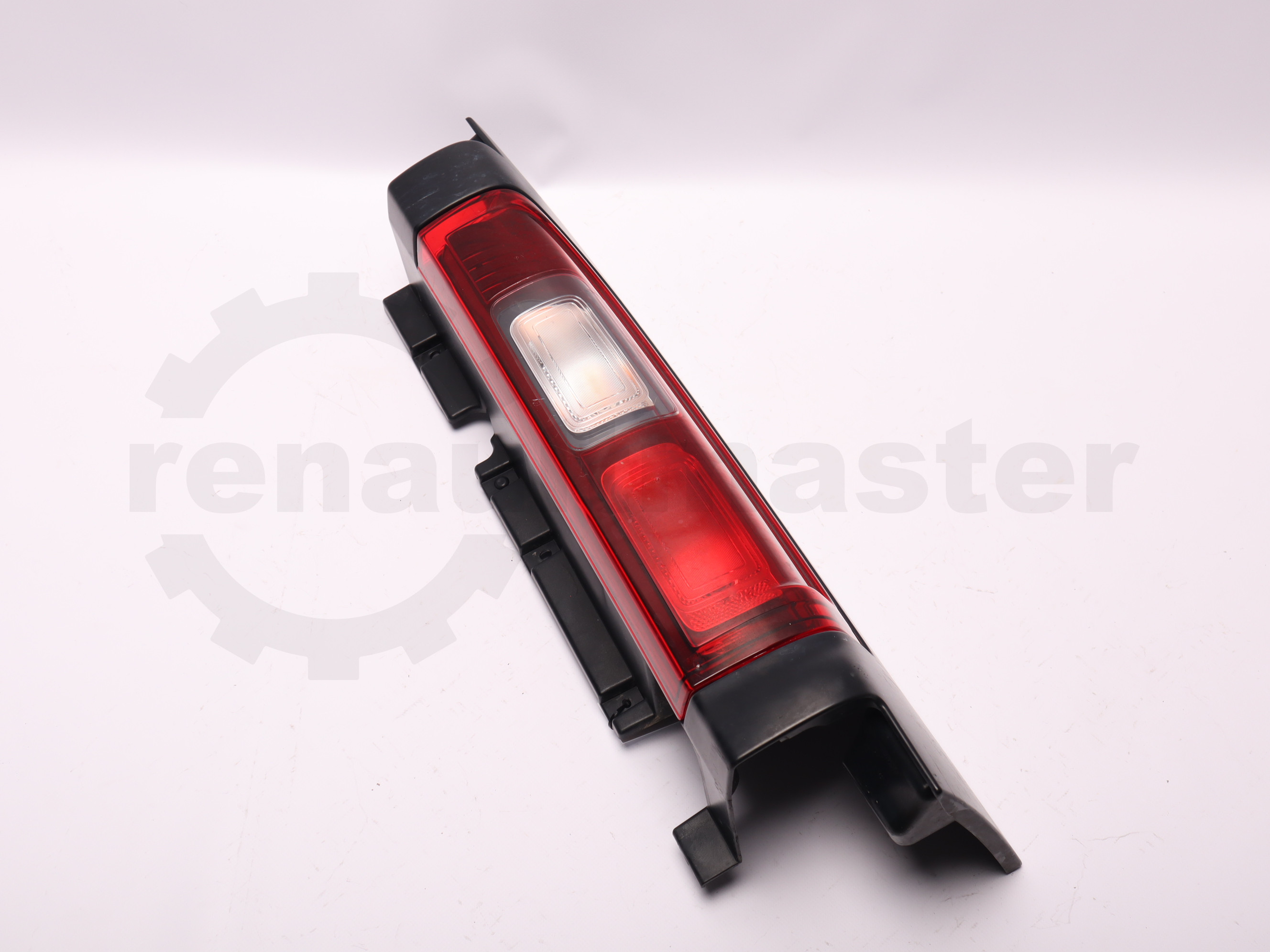 Ліхтар задній правий 180* Renault Trafic (Opel Vivaro, Nissan NV300) 2014 -, 265504656R (180*) Б/В