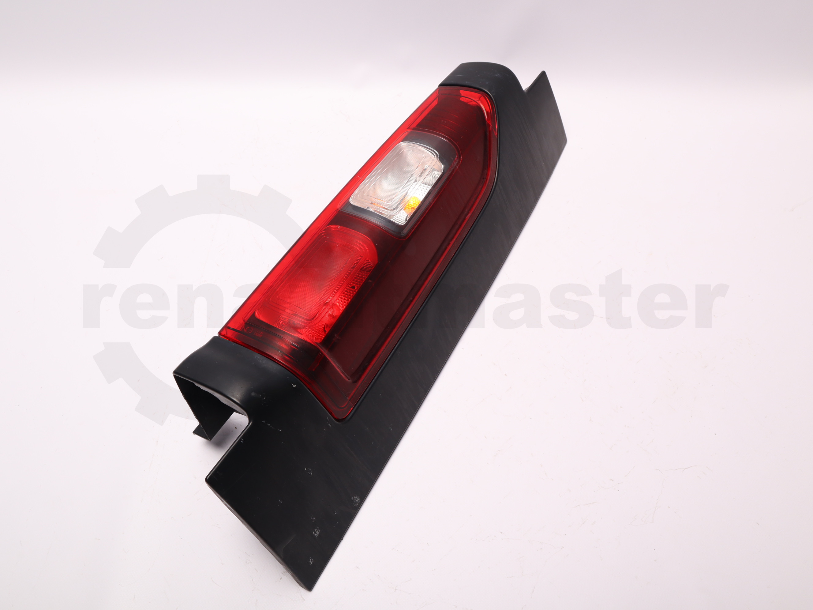 Ліхтар задній правий 180* Renault Trafic (Opel Vivaro, Nissan NV300) 2014 -, 265504656R (180*) Б/В