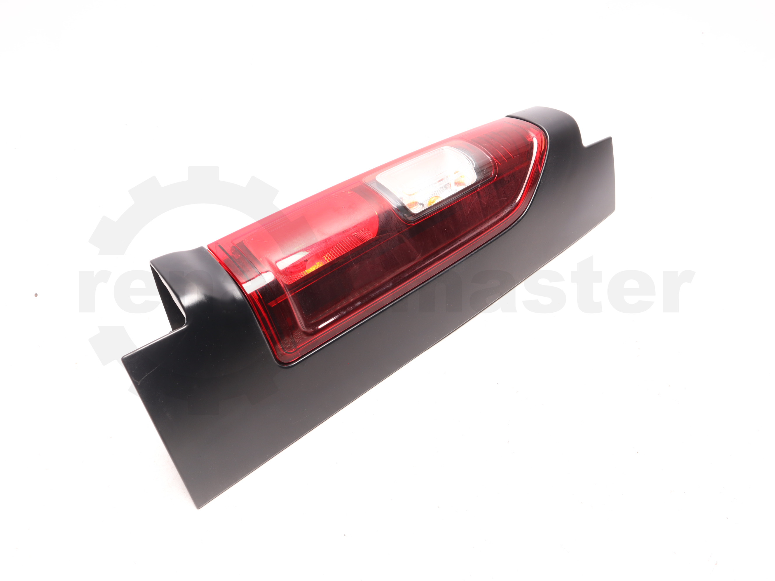 Ліхтар задній правий 180* Renault Trafic (Opel Vivaro, Nissan NV300) 2014 -, 265504656R (180*) Б/В