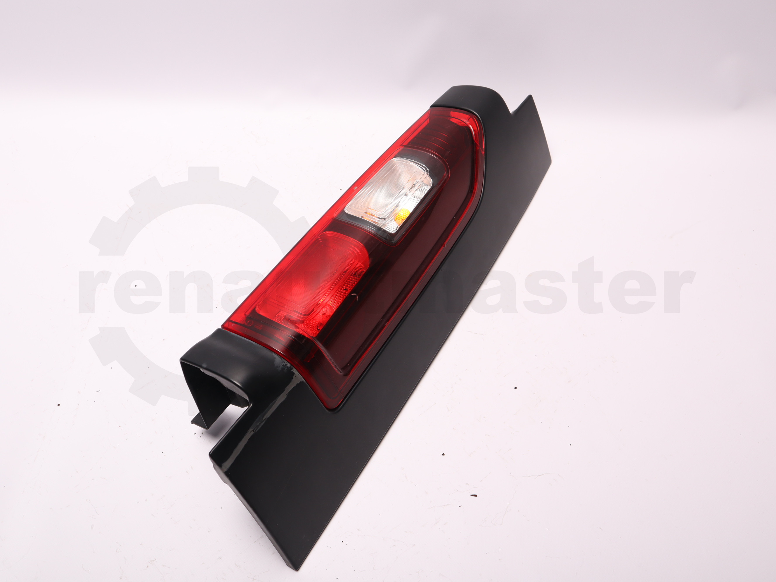 Ліхтар задній правий 180* Renault Trafic (Opel Vivaro, Nissan NV300) 2014 -, 265504656R (180*) Б/В