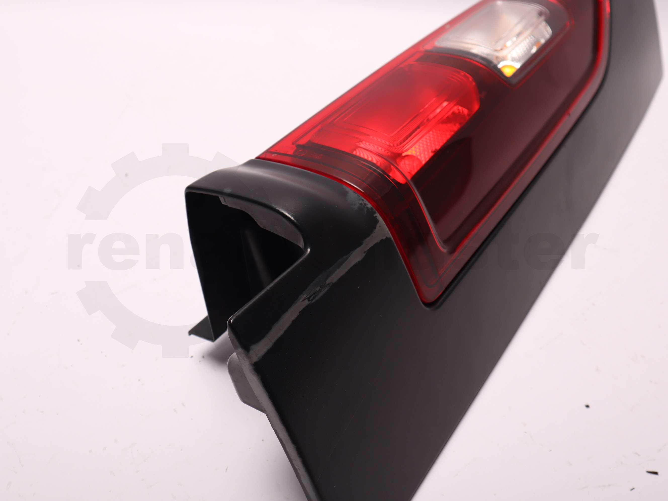 Ліхтар задній правий 180* Renault Trafic (Opel Vivaro, Nissan NV300) 2014 -, 265504656R (180*) Б/В