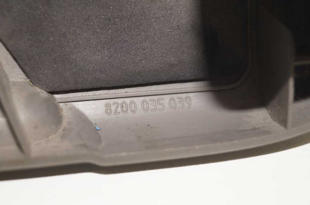 Футляр для окулярів Renault Master (Opel Movano, Nissan NV400) 2010 -, 8200035039 Б/В