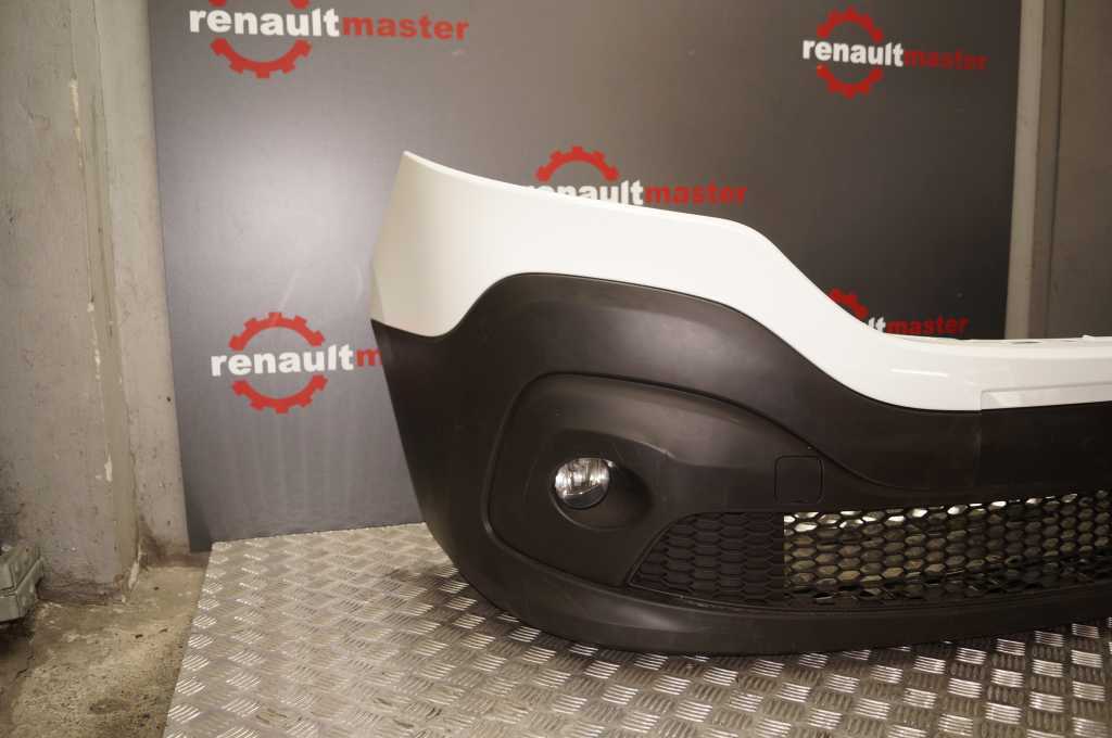 Бампер передній (з протитуманками) Renault Trafic 2014-, 620226969R Б/В