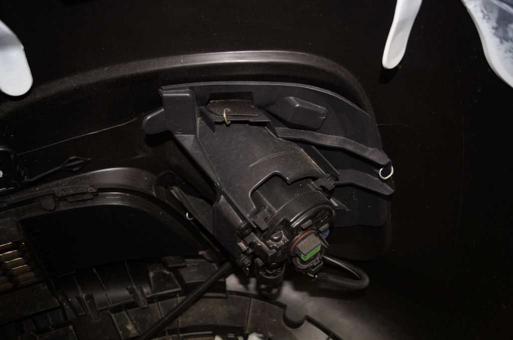 Бампер передній (з протитуманками) Renault Trafic 2014-, 620226969R Б/В