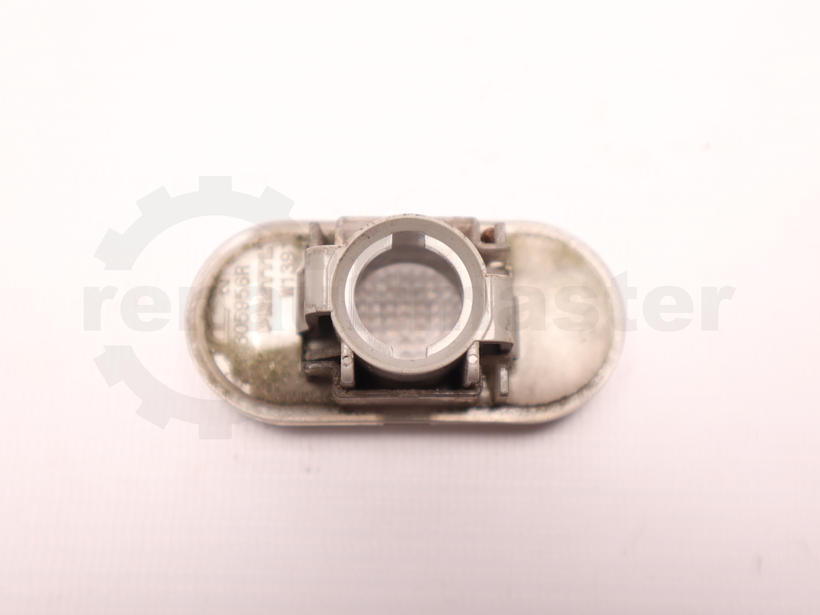 Поворотоповторювач в праве крило Renault Trafic (Opel Vivaro, Nissan NV300) 2014 -, 261605956R Б/В