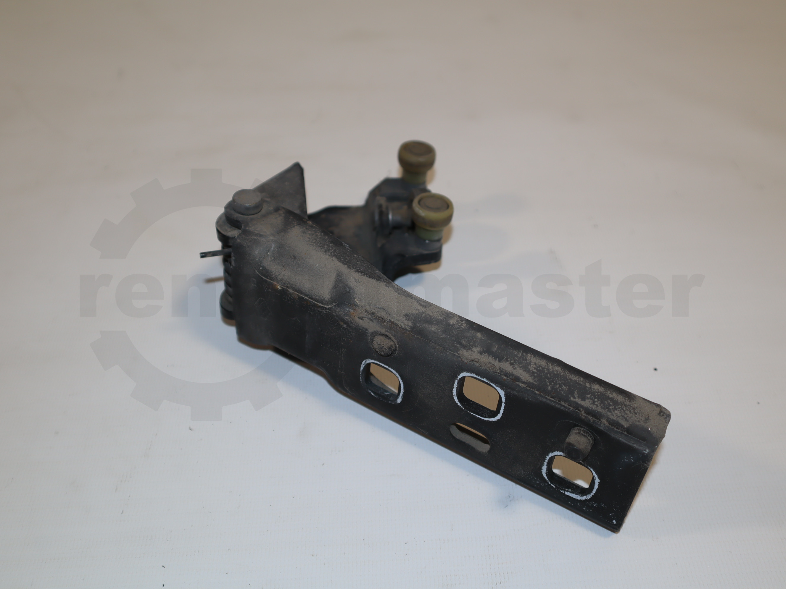 Ролик правих бокових дверей середній Renault Trafic (Opel Vivaro, Nissan NV300) 2014 -, 777647086R Б/В