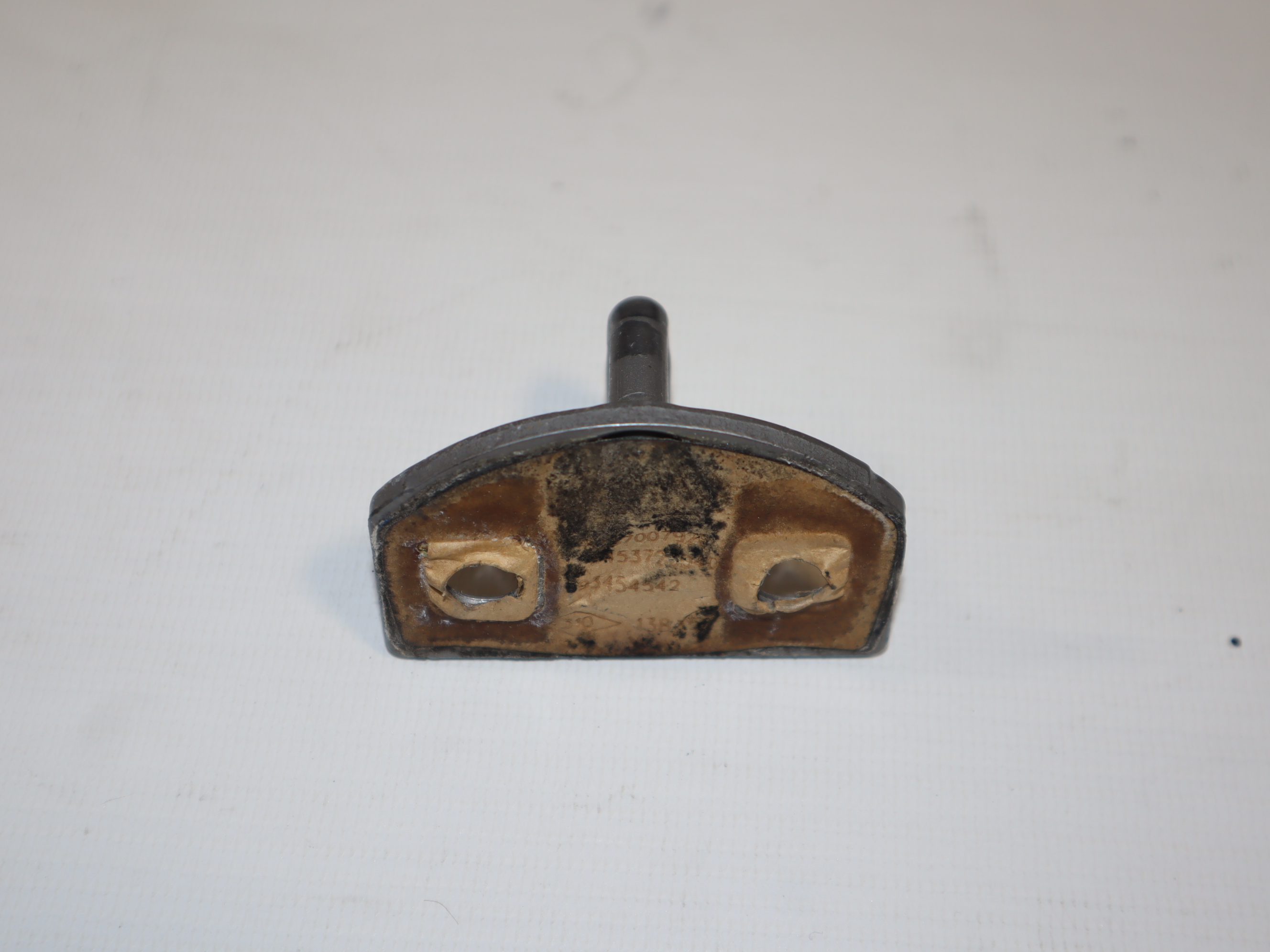 Скоба замка передніх/розсувних дверей Renault Trafic (Opel Vivaro, Nissan NV300) 2014 -, 825706259R Б/В