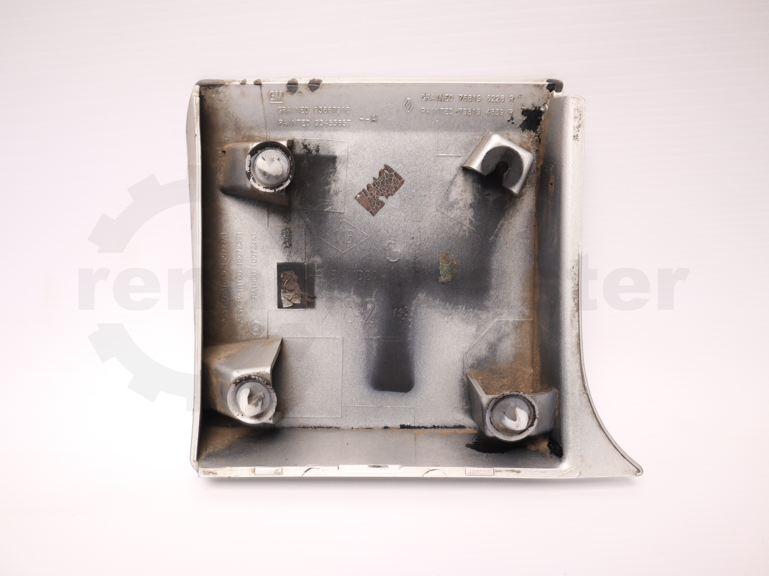 Молдинг на стійку лівий Renault Trafic (Opel Vivaro, Nissan NV300) 2014 -, 768196228R Б/В