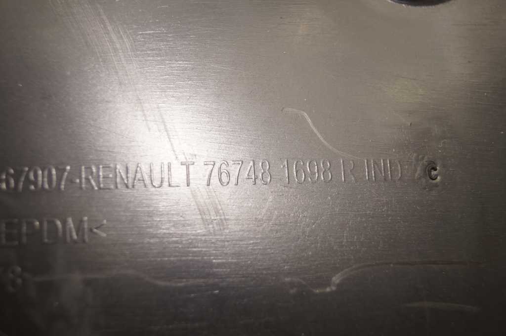 Підкрилок заднього правого колеса Renault Trafic (Opel Vivaro, Nissan NV300) 2014 -, 767481698R Б/В