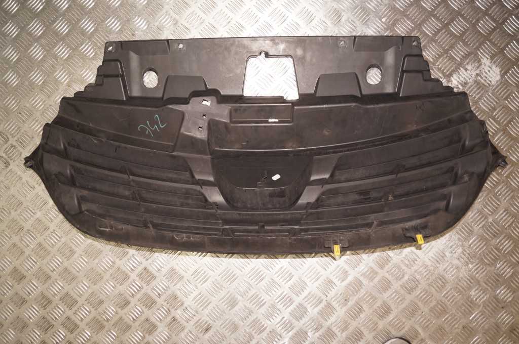 Решітка радіатора Renault Trafic 2014 -, 623108673R Б/В