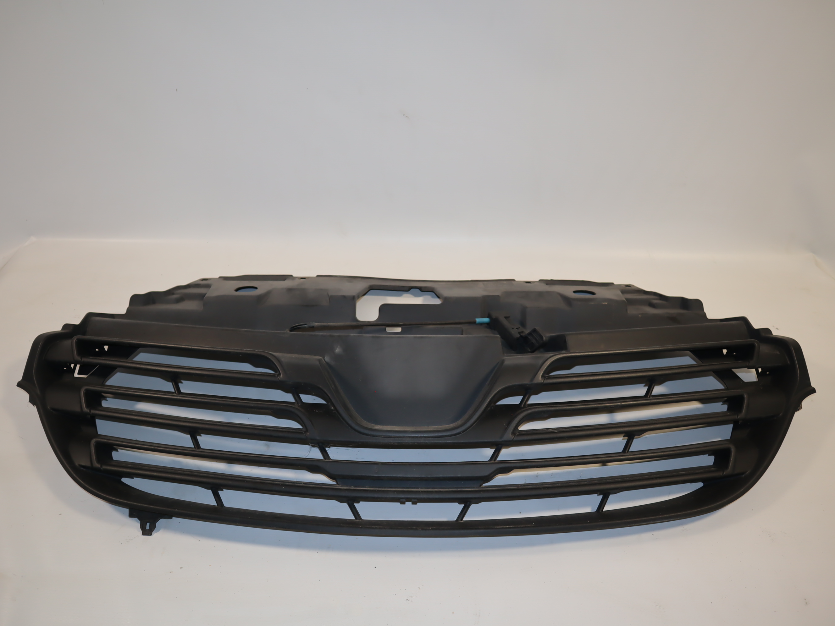 Решітка радіатора Renault Trafic 2014 -, 623108673R Б/В