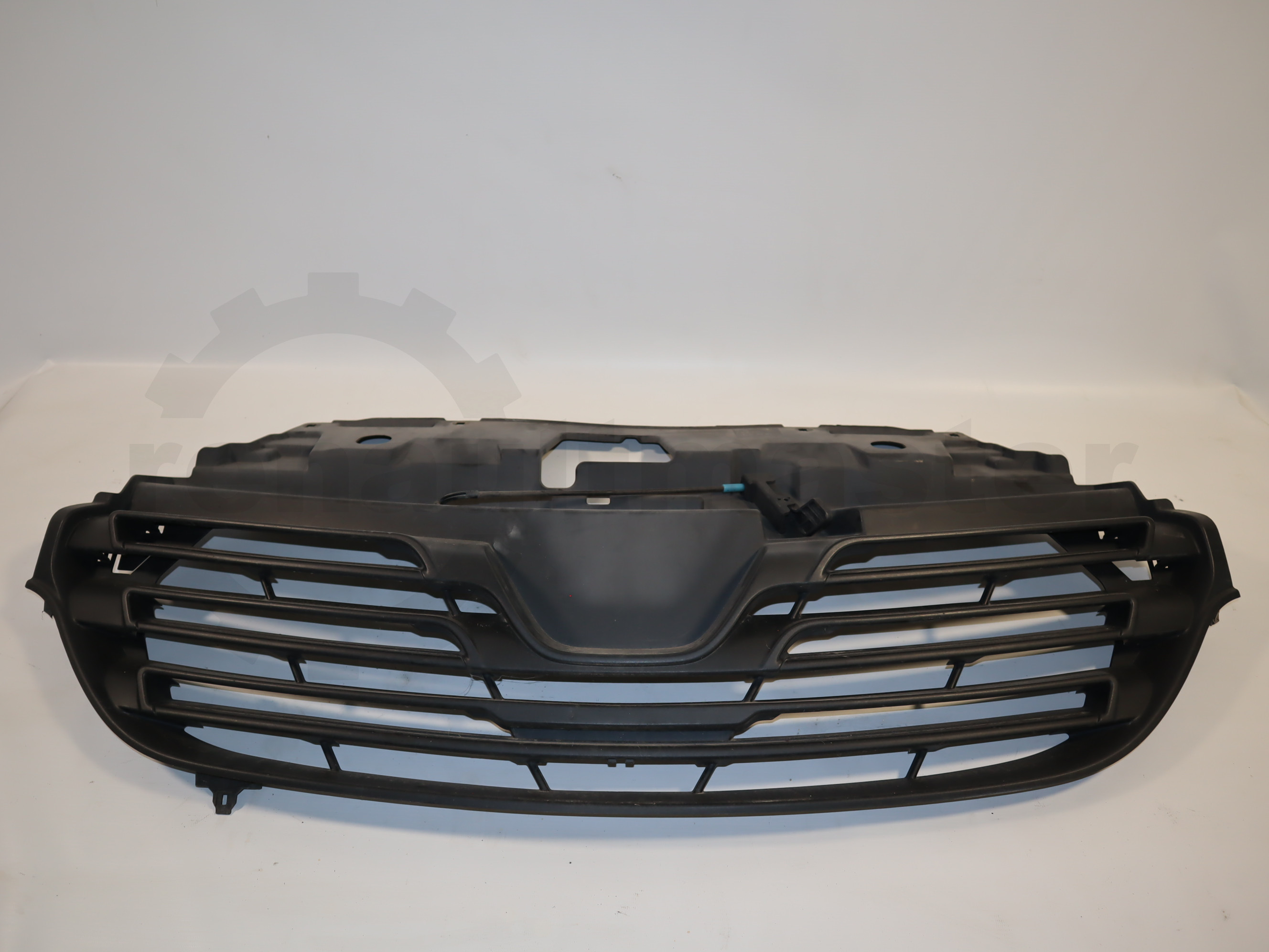 Решітка радіатора Renault Trafic 2014 -, 623108673R Б/В