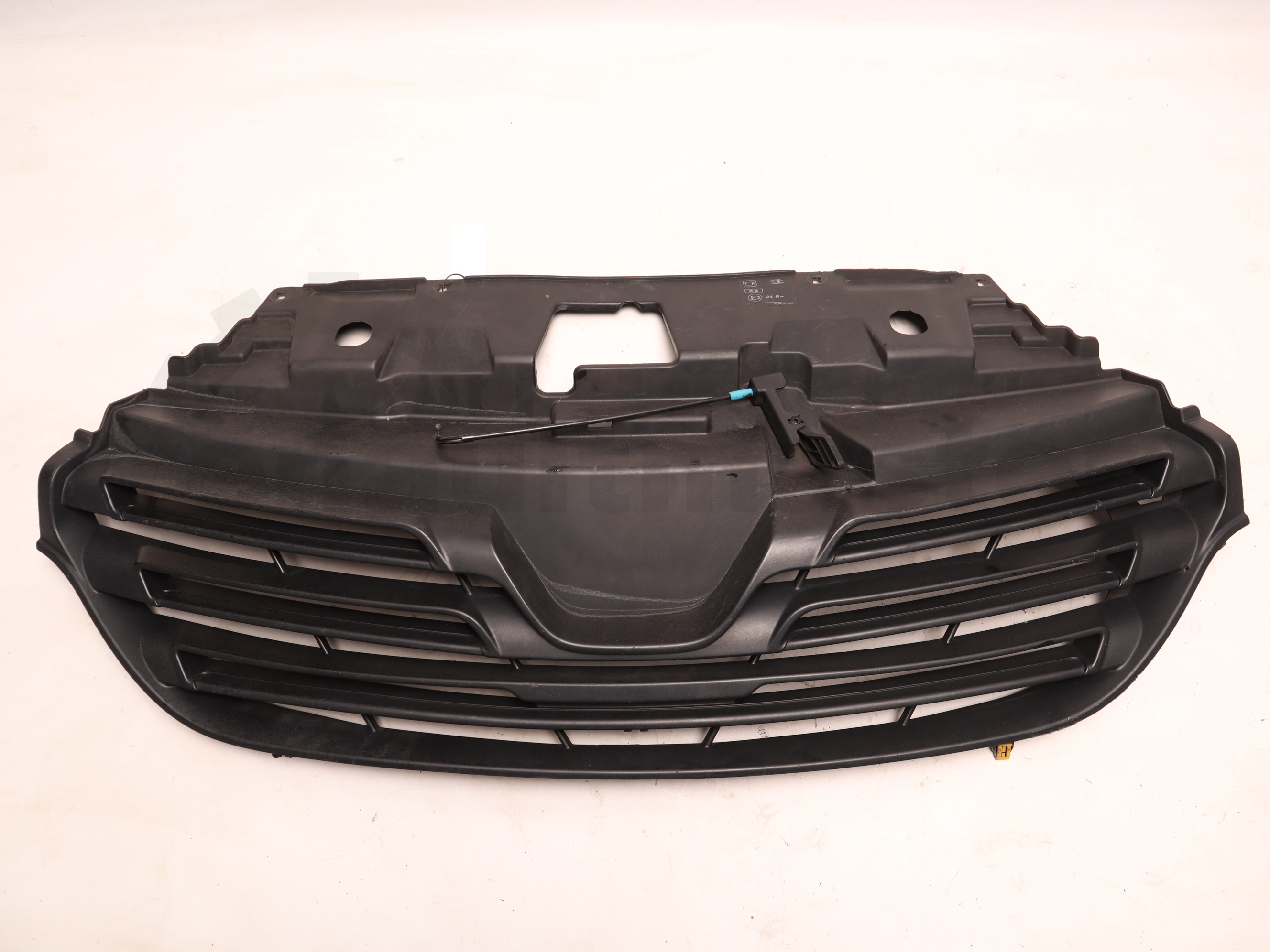 Решітка радіатора Renault Trafic 2014 -, 623108673R Б/В