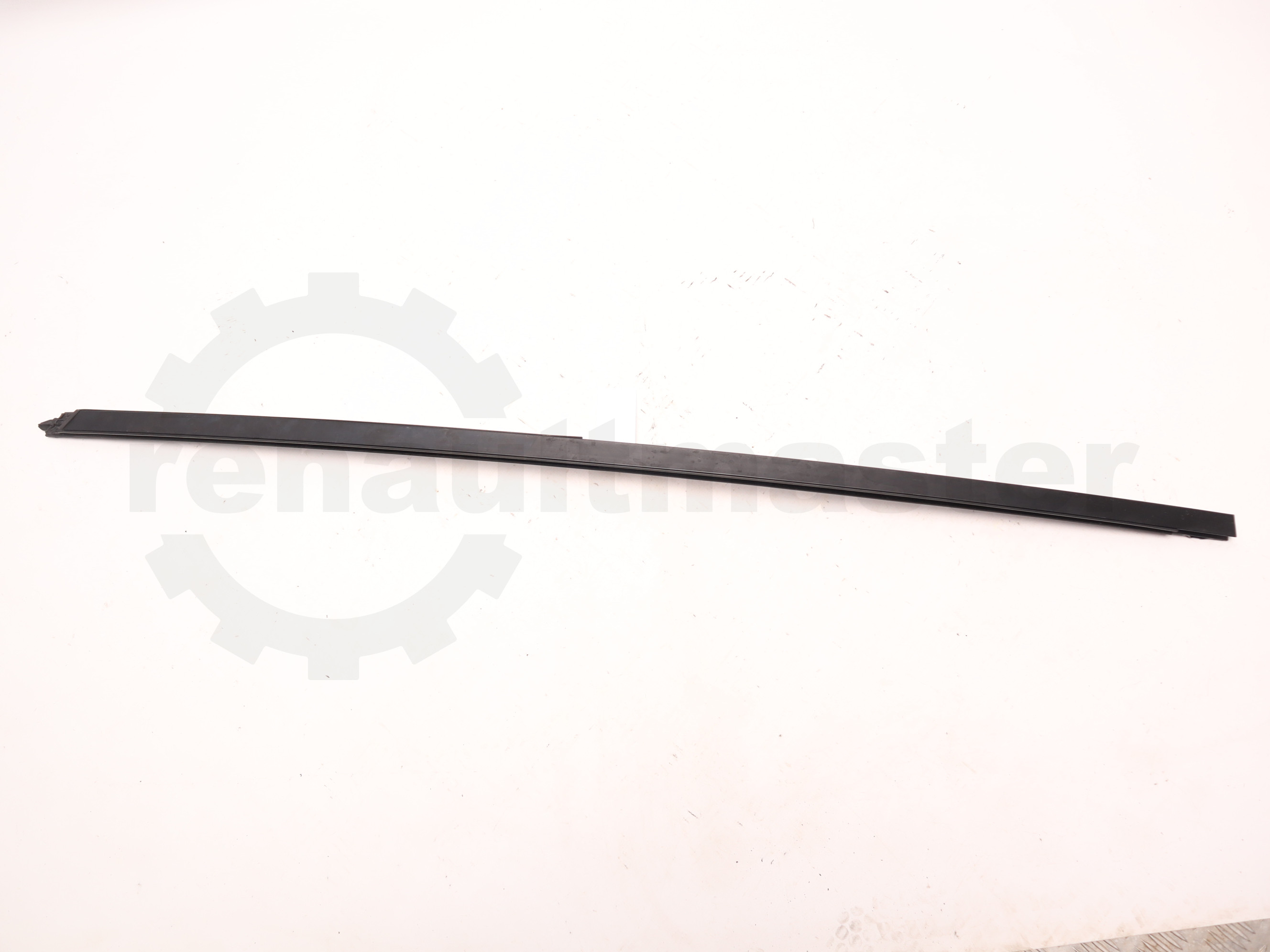 Направляюча скла передніх правих дверей (довга)  Renault Trafic (Opel Vivaro, Nissan NV300) 2014 -, 803877346R Б/В