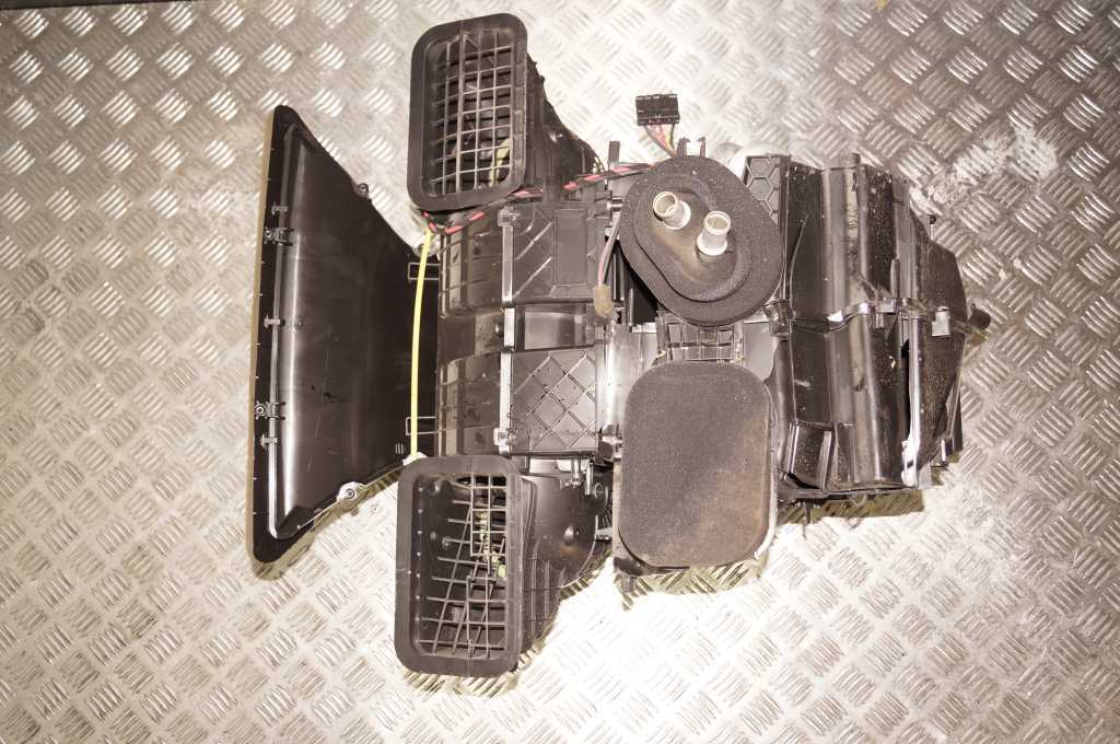 Корпус пічки салону без кондиціонера Renault Trafic (Opel Vivaro, Nissan NV300) 2014 -, 271007237R Б/В
