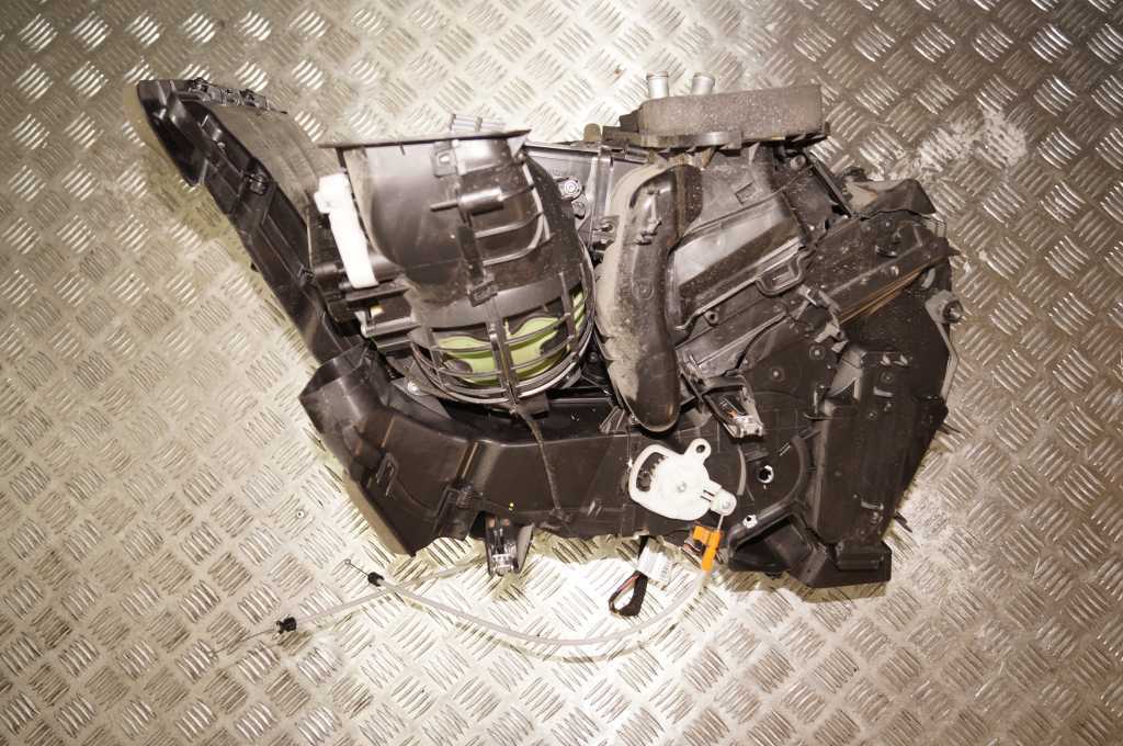 Корпус пічки салону без кондиціонера Renault Trafic (Opel Vivaro, Nissan NV300) 2014 -, 271007237R Б/В