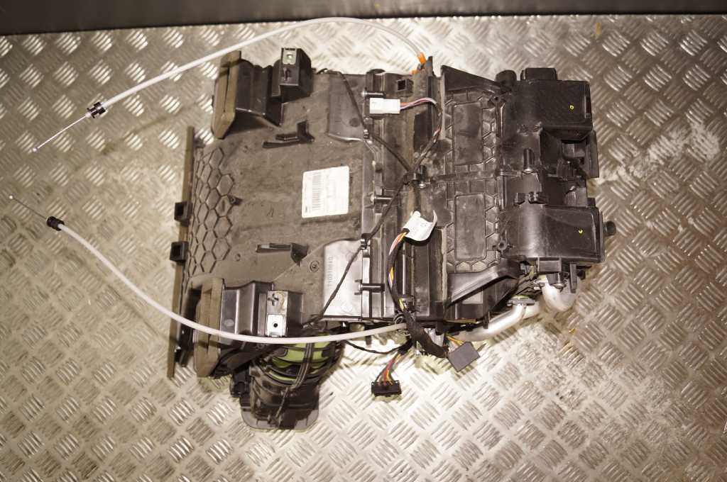 Корпус пічки салону без кондиціонера Renault Trafic (Opel Vivaro, Nissan NV300) 2014 -, 271007237R Б/В