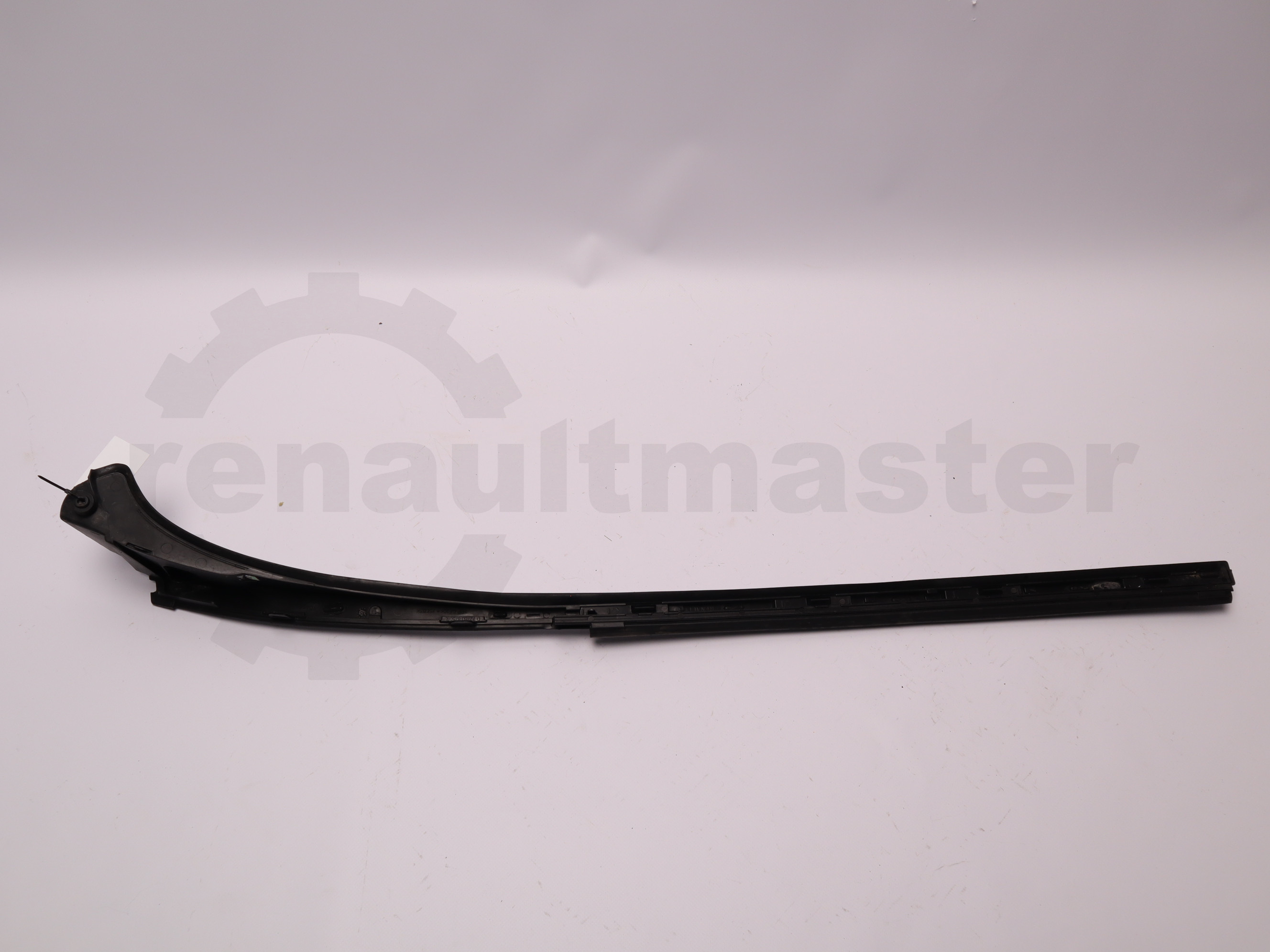 Накладка лобового скла права Renault Trafic (Opel Vivaro, Nissan NV300) 2014 -, 727608750R Б/В