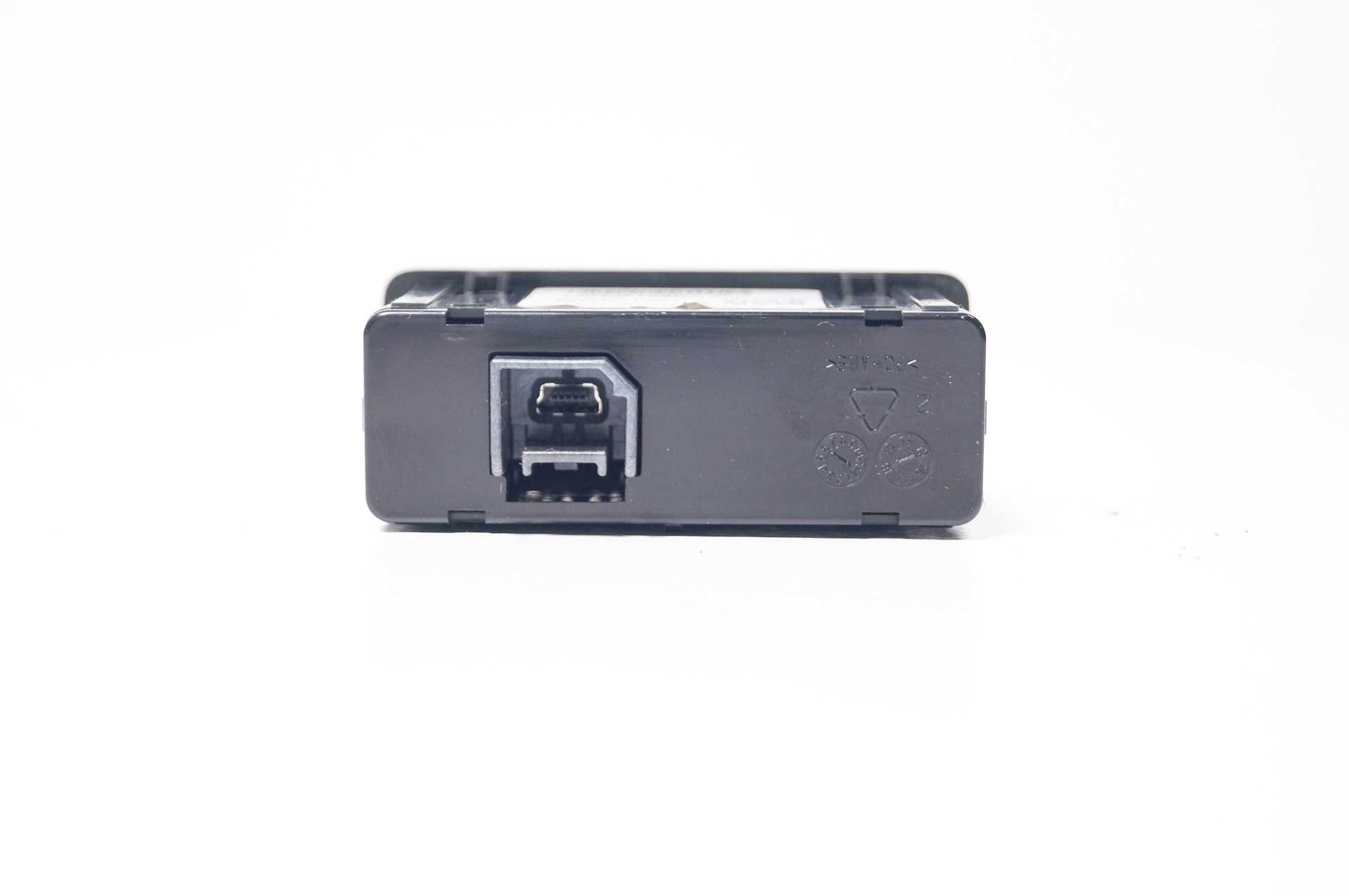 Роз??`єм USB Renault Trafic (Opel Vivaro, Nissan NV300) 2014 -, 280236188R Б/В