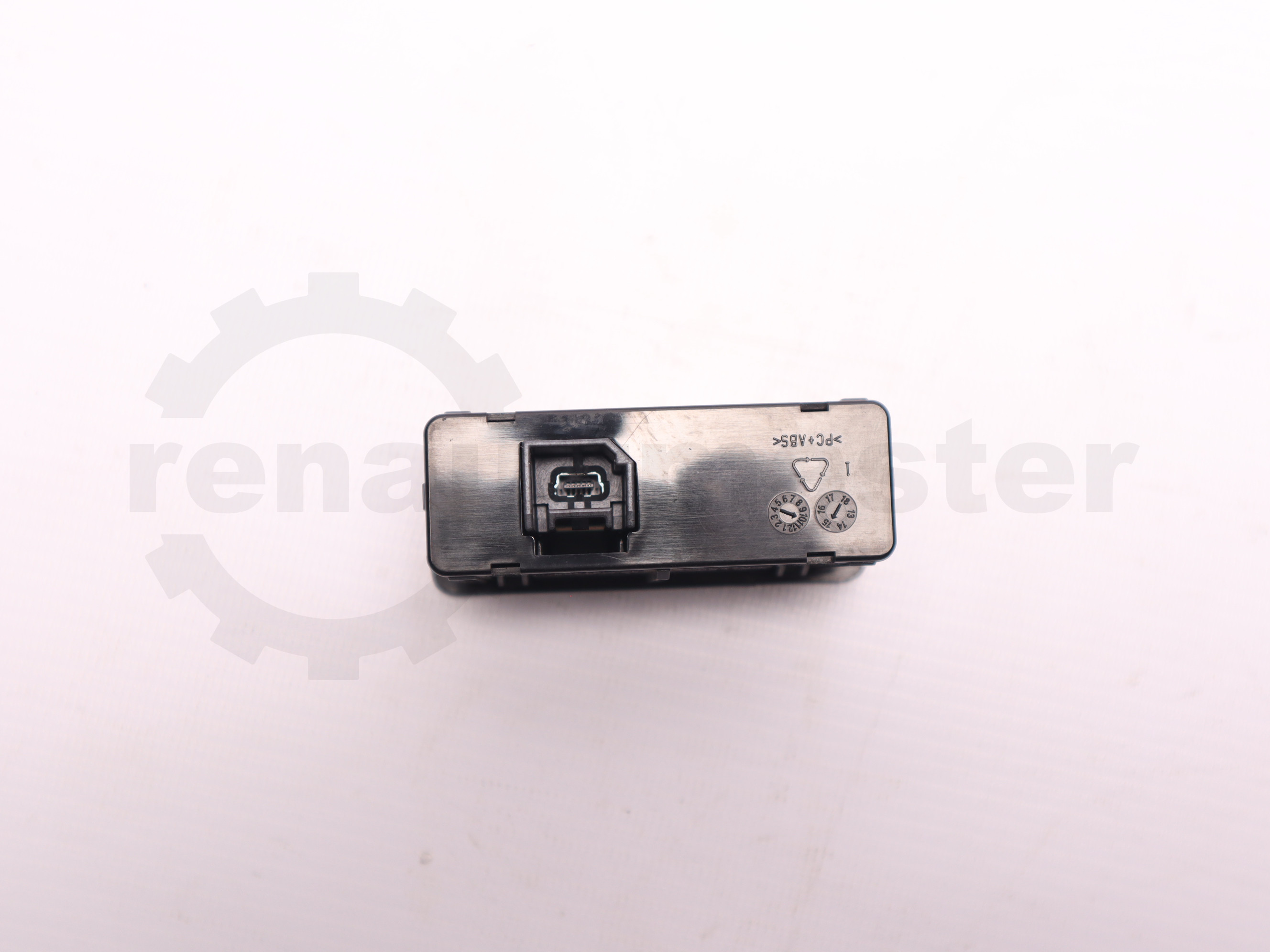 Роз??`єм USB Renault Trafic (Opel Vivaro, Nissan NV300) 2014 -, 280236188R Б/В