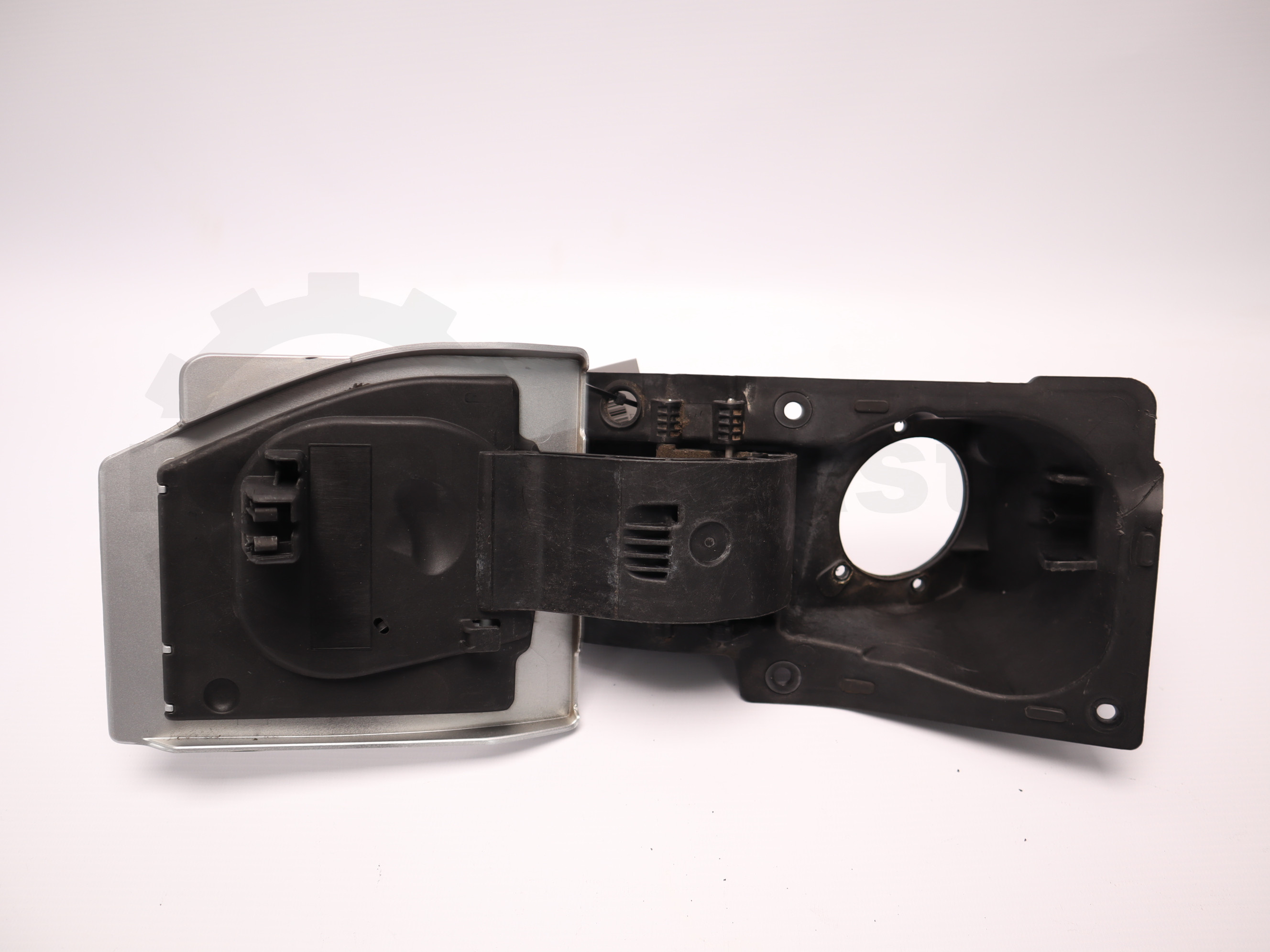 Лючок бака Renault Trafic (Opel Vivaro, Nissan NV300) 2014 -, 781207731R Б/В