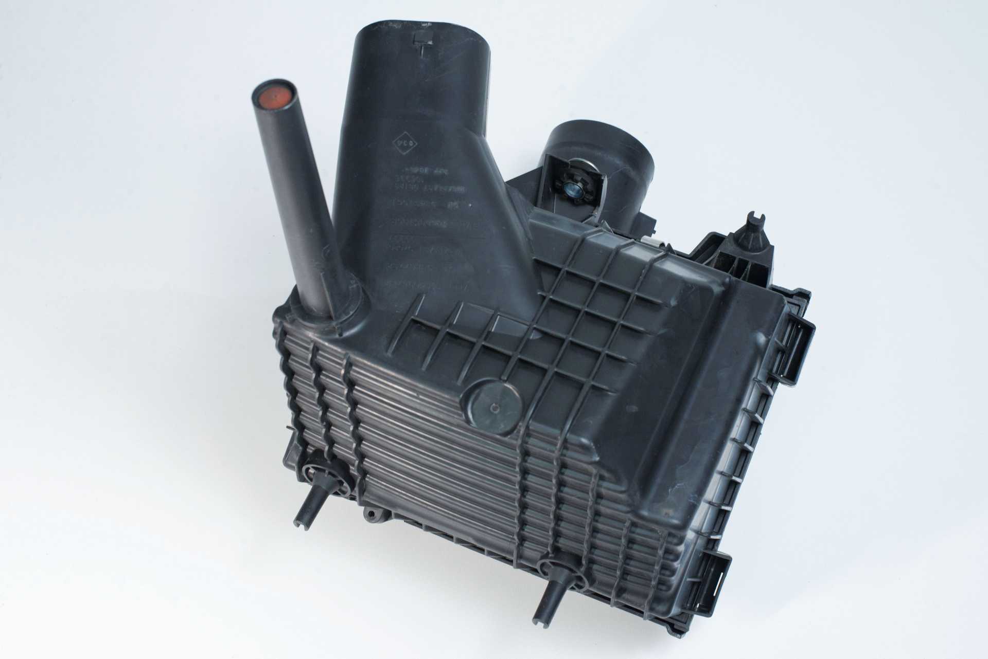 Корпус повітряного фільтра Renault Trafic (Opel Vivaro, Nissan NV300) 2014 -, 165006196R Б/В