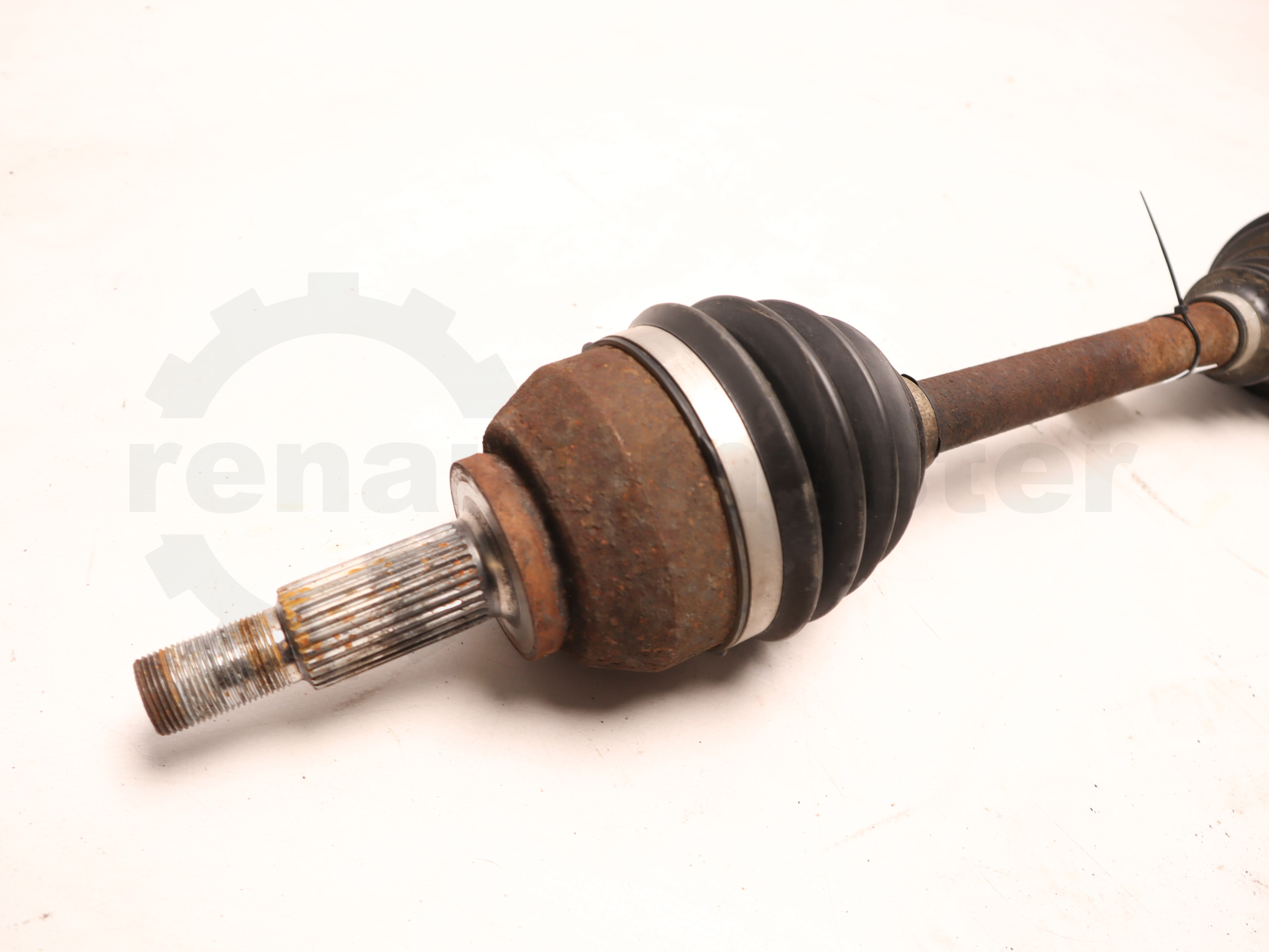 Напіввісь ліва Renault Trafic (Opel Vivaro, Nissan NV300) 2014 -, 391018696R Б/В