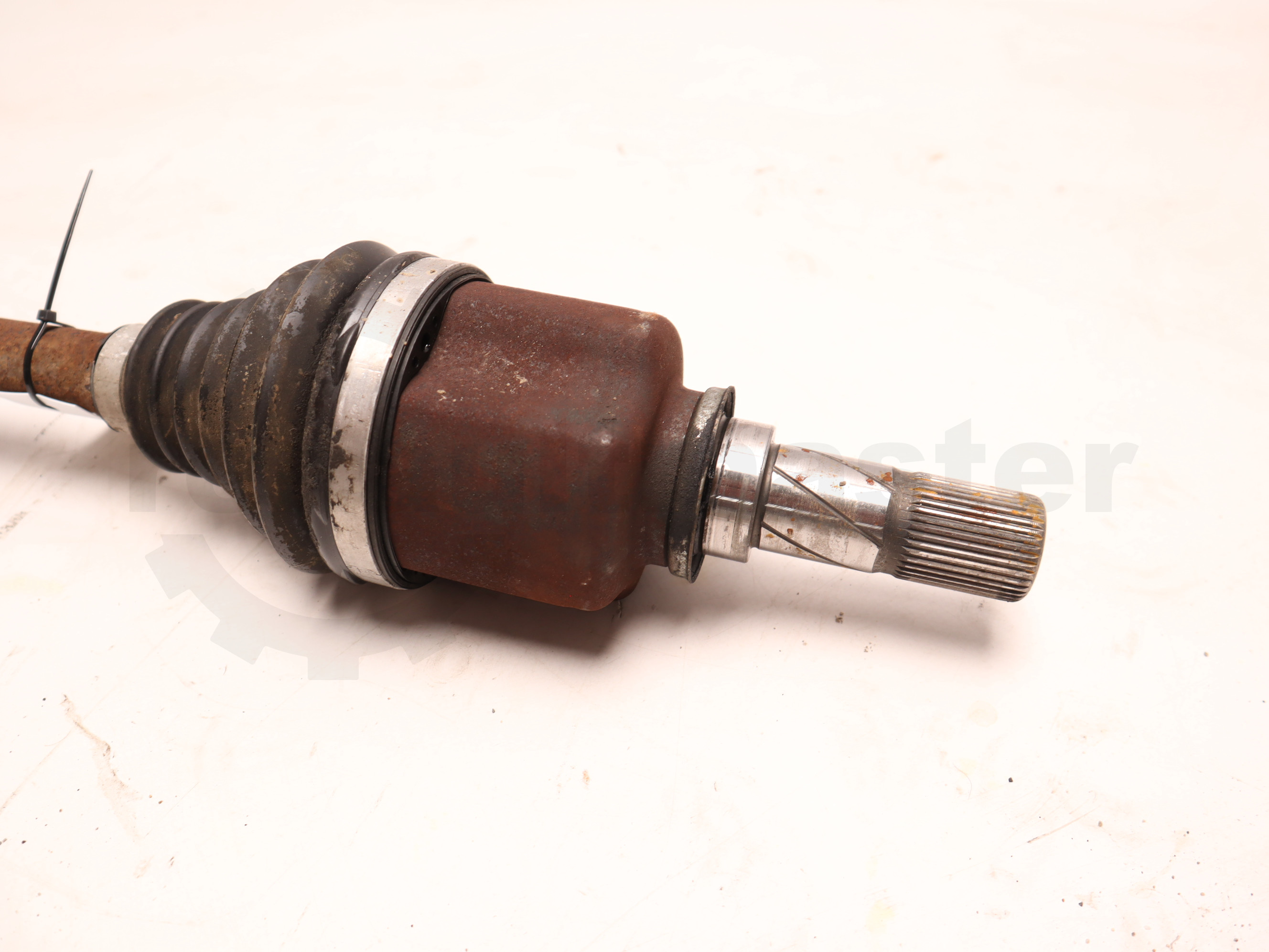 Напіввісь ліва Renault Trafic (Opel Vivaro, Nissan NV300) 2014 -, 391018696R Б/В