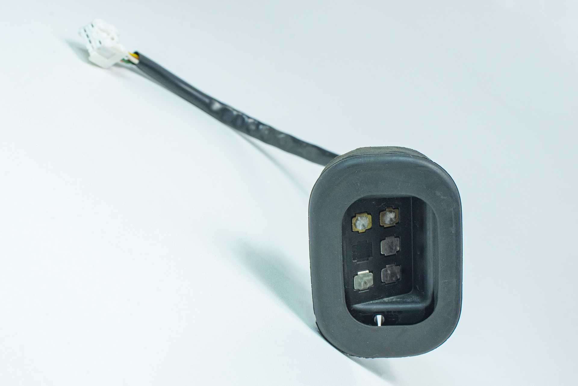 Контакт бокових дверей (на стійку) Renault Trafic (Opel Vivaro, Nissan NV300) 2014 -, 252167749R Б/В