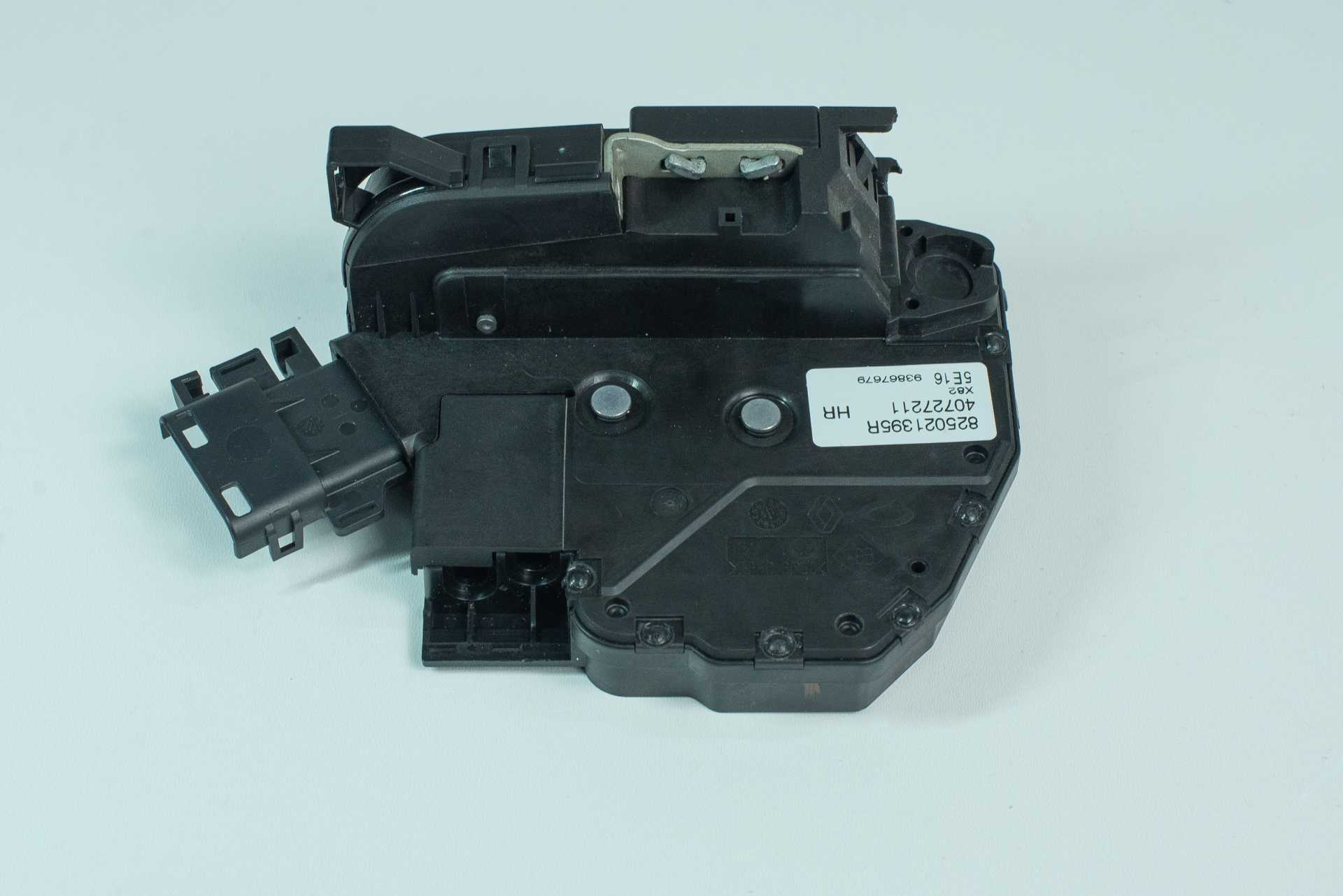 Замок правих бокових дверей центральний Renault Trafic (Opel Vivaro, Nissan NV300) 2014 -, 825027817R Б/В