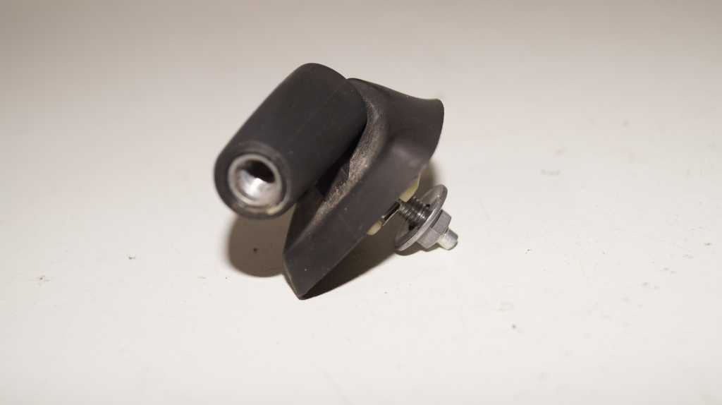 Кріплення (кронштейн) антени Renault Master/Trafic (Opel Movano/Vivaro, Nissan NV400/NV300) 2010 -, 8200696701 Б/В