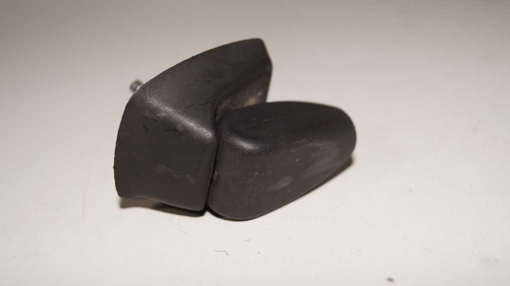 Кріплення (кронштейн) антени Renault Master/Trafic (Opel Movano/Vivaro, Nissan NV400/NV300) 2010 -, 8200696701 Б/В