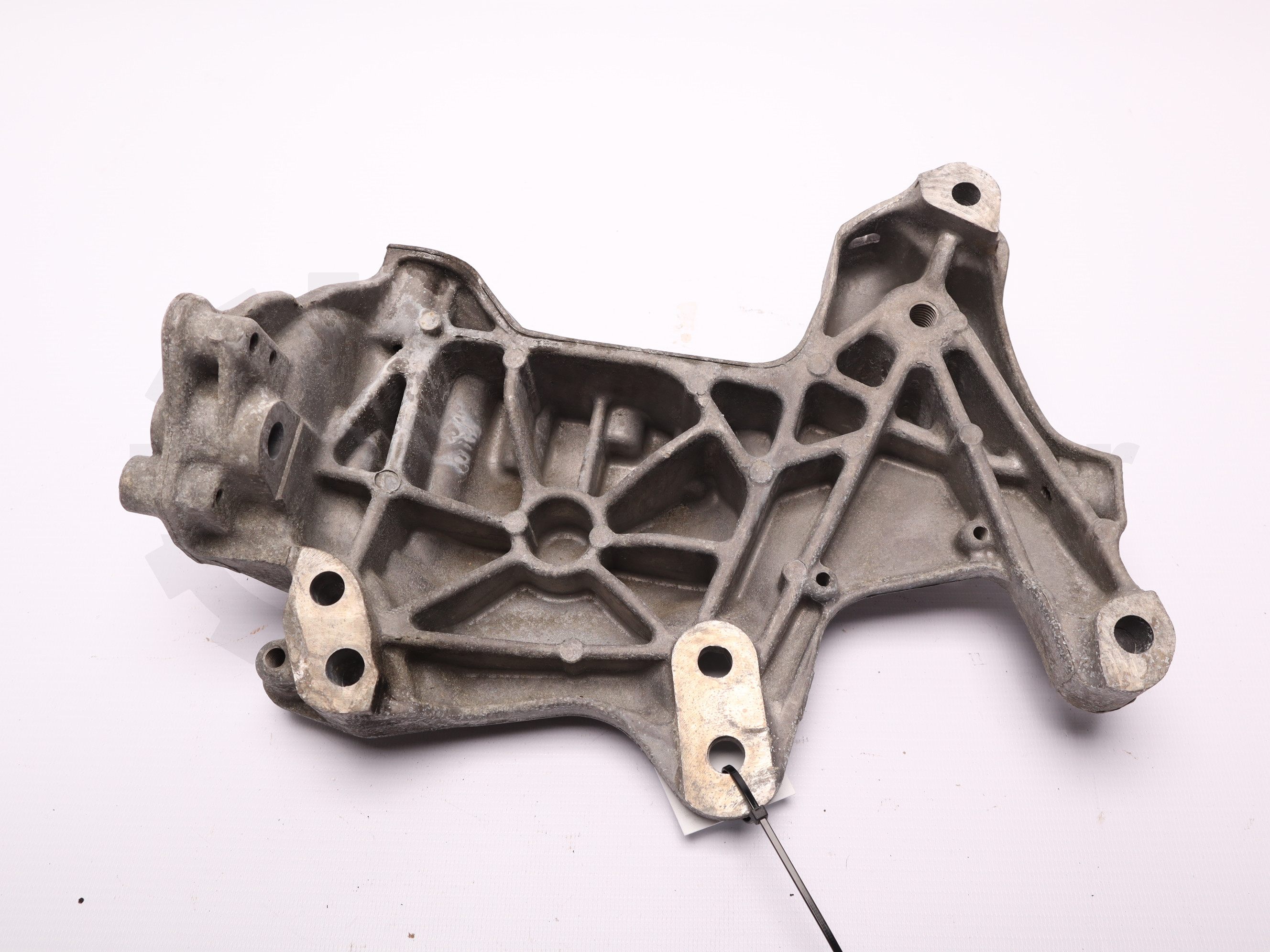 Кронштейн кріплення двигуна правий Renault Trafic (Opel Vivaro, Nissan NV300) 2014 -, 112313054R Б/В