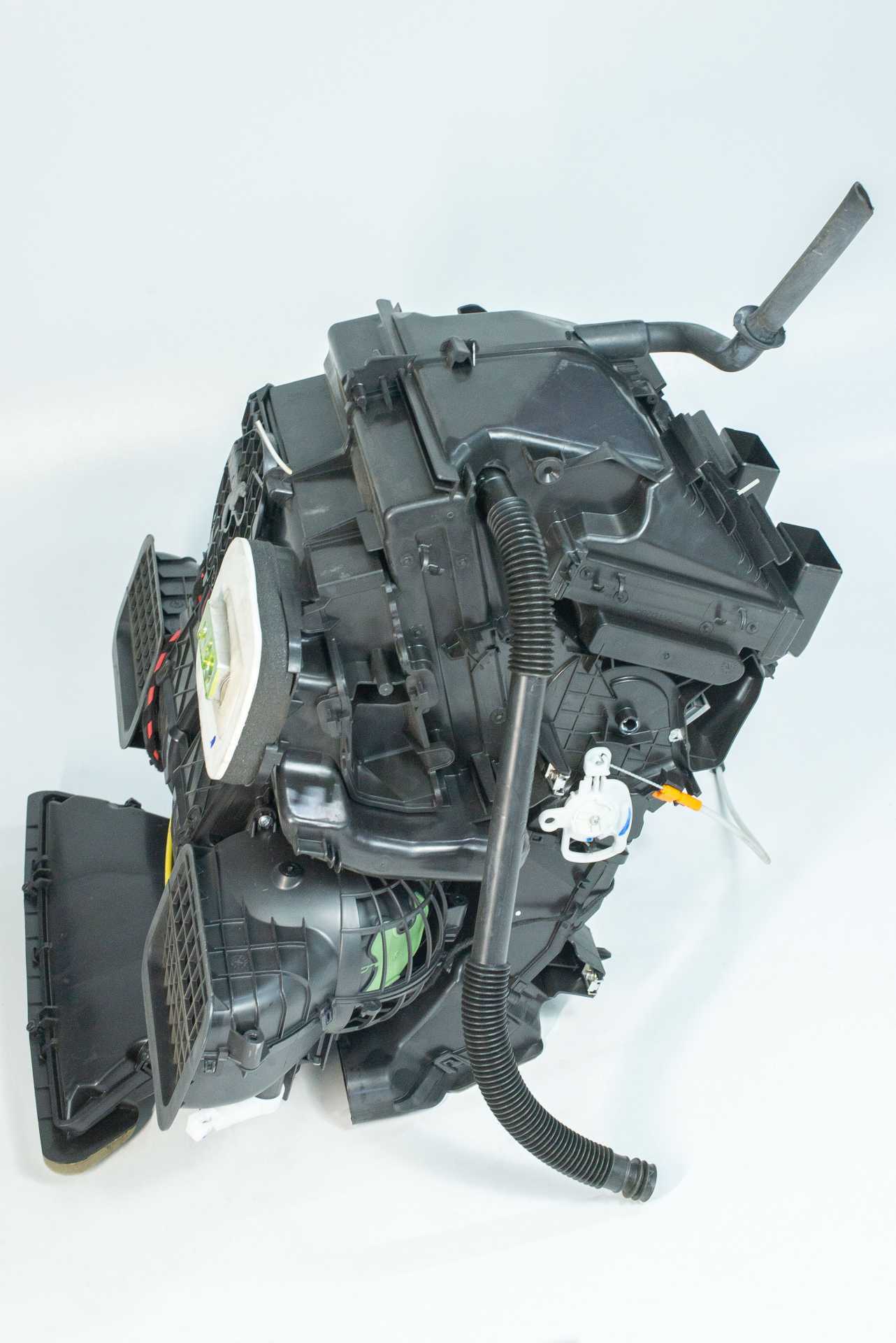 Корпус пічки салону з кондиціонером Renault Trafic (Opel Vivaro, Nissan NV300) 2014 -, 272700324R Б/В