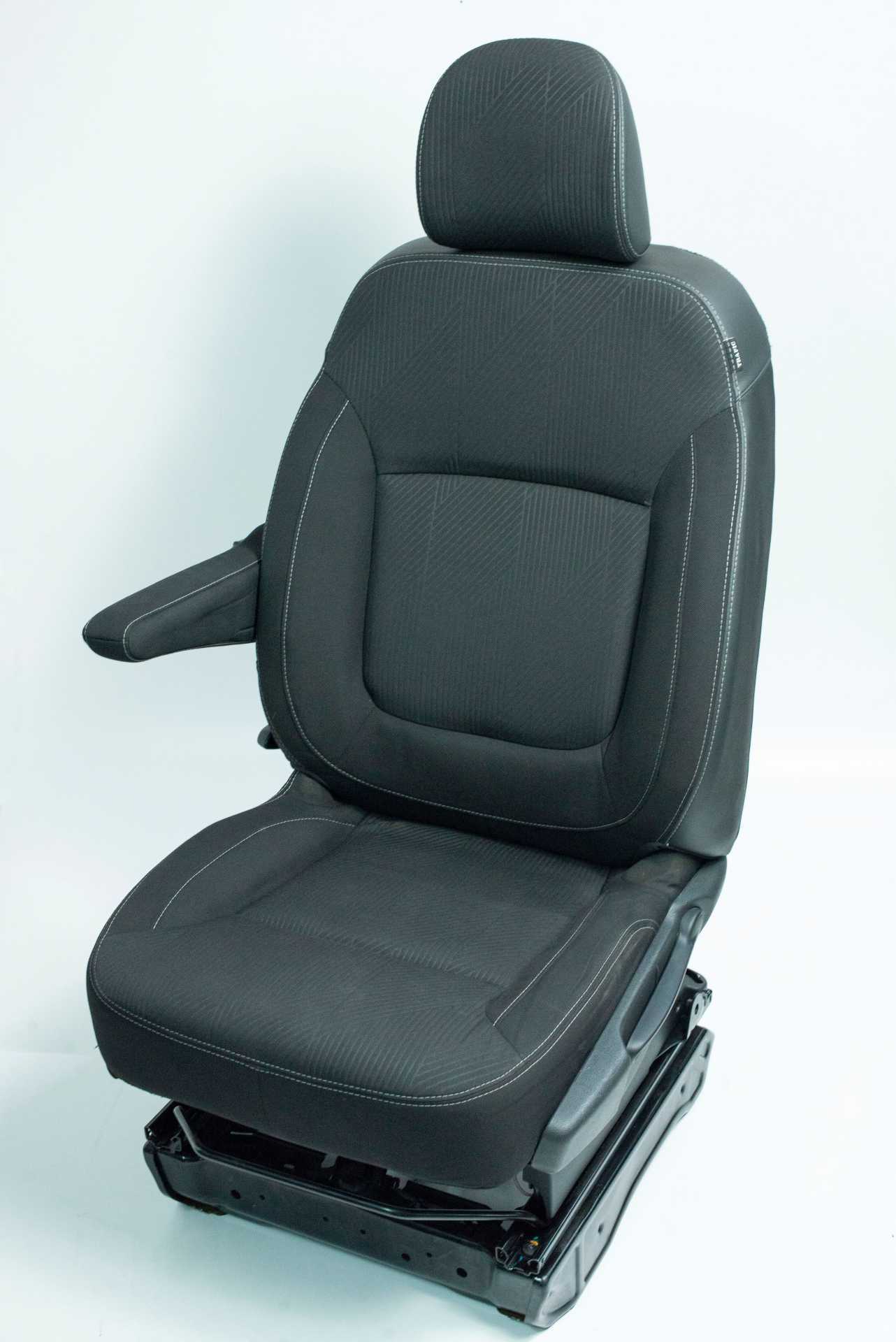Сидіння водійське Renault Trafic (Opel Vivaro, Nissan NV300) 2014 -, Trafic (водій) Б/В