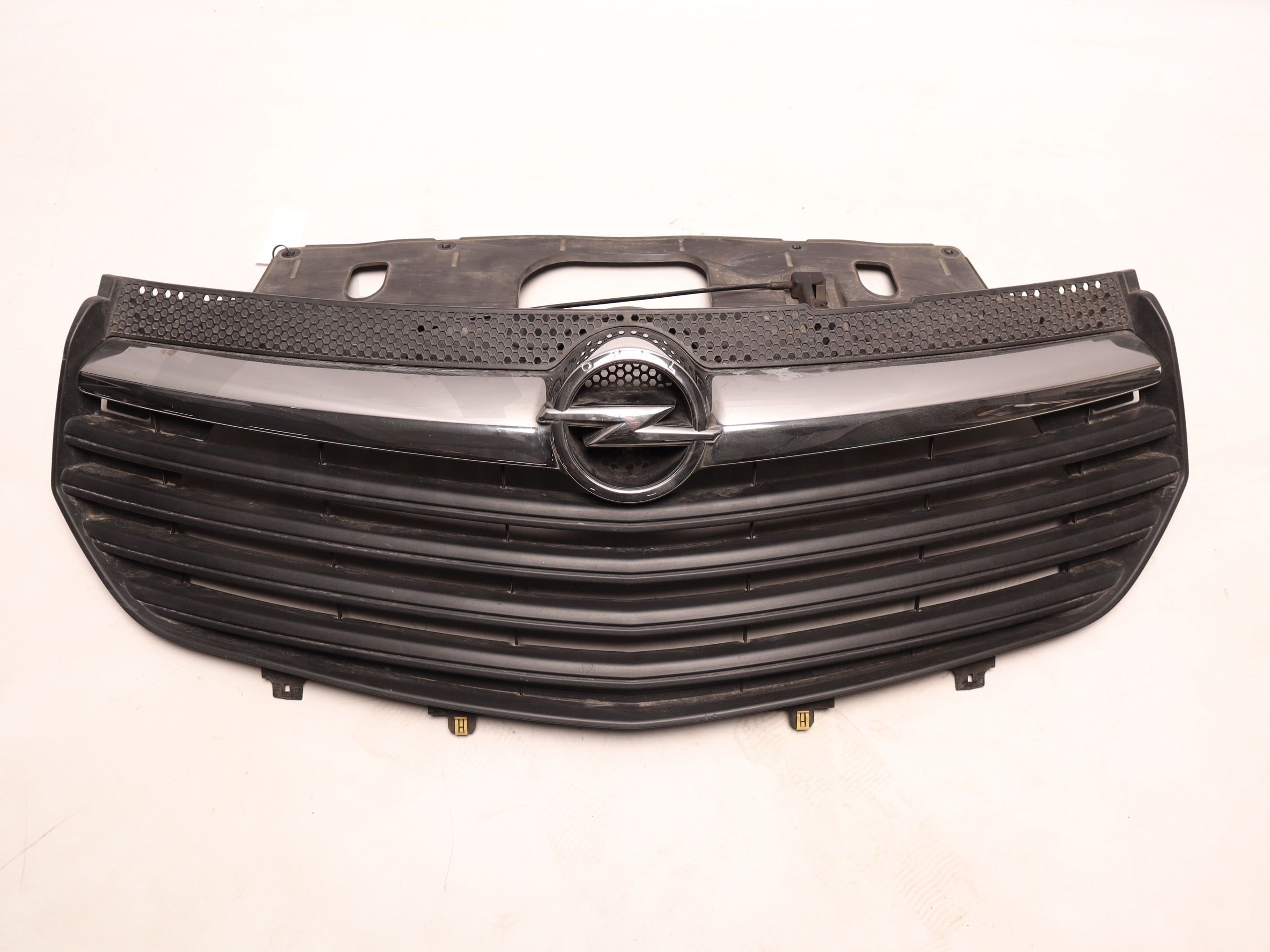 Решітка радіатора Opel Vivaro 2014-, 93868859 Б/В