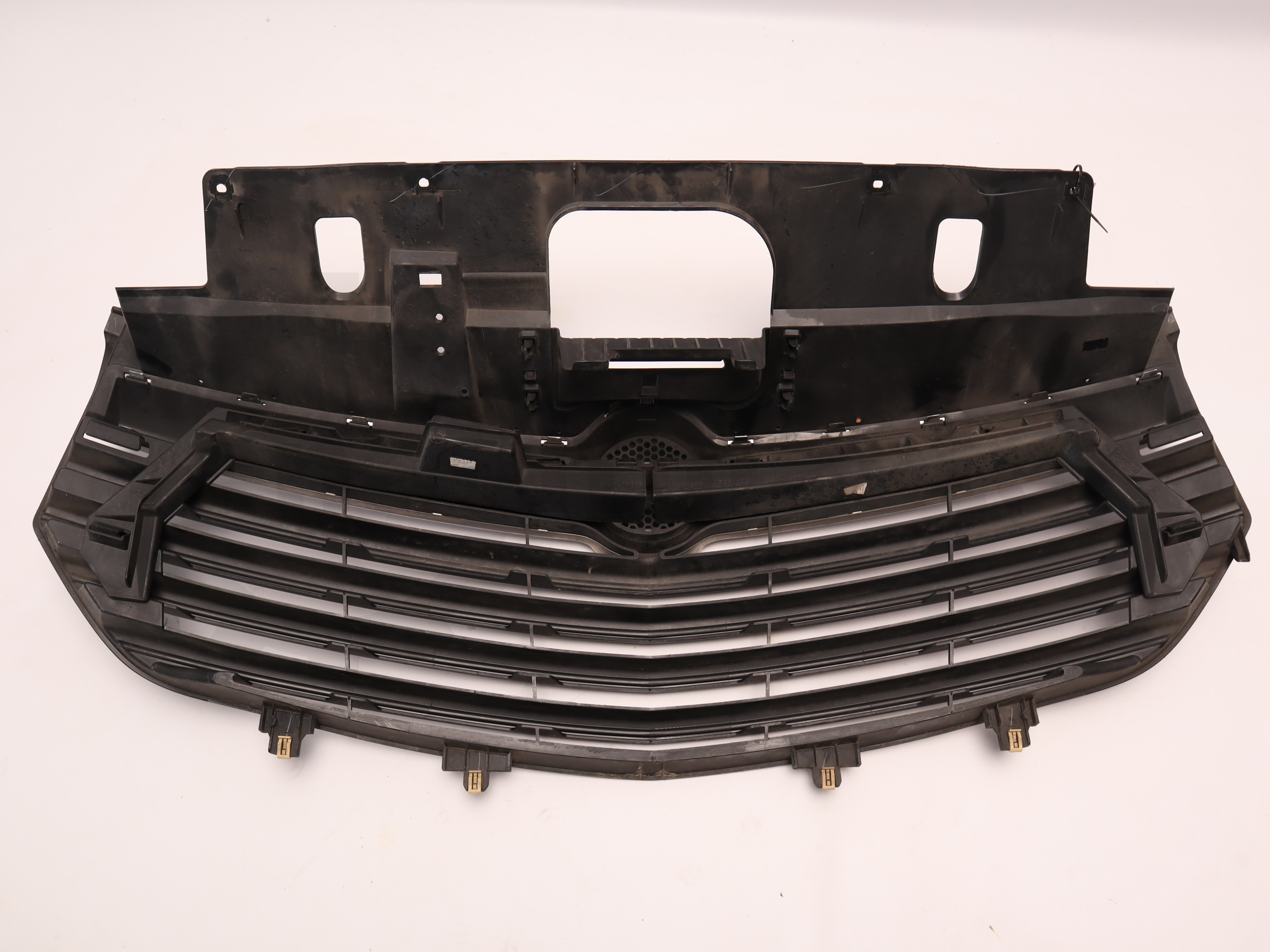 Решітка радіатора Opel Vivaro 2014->, - 214B37781R Б/В