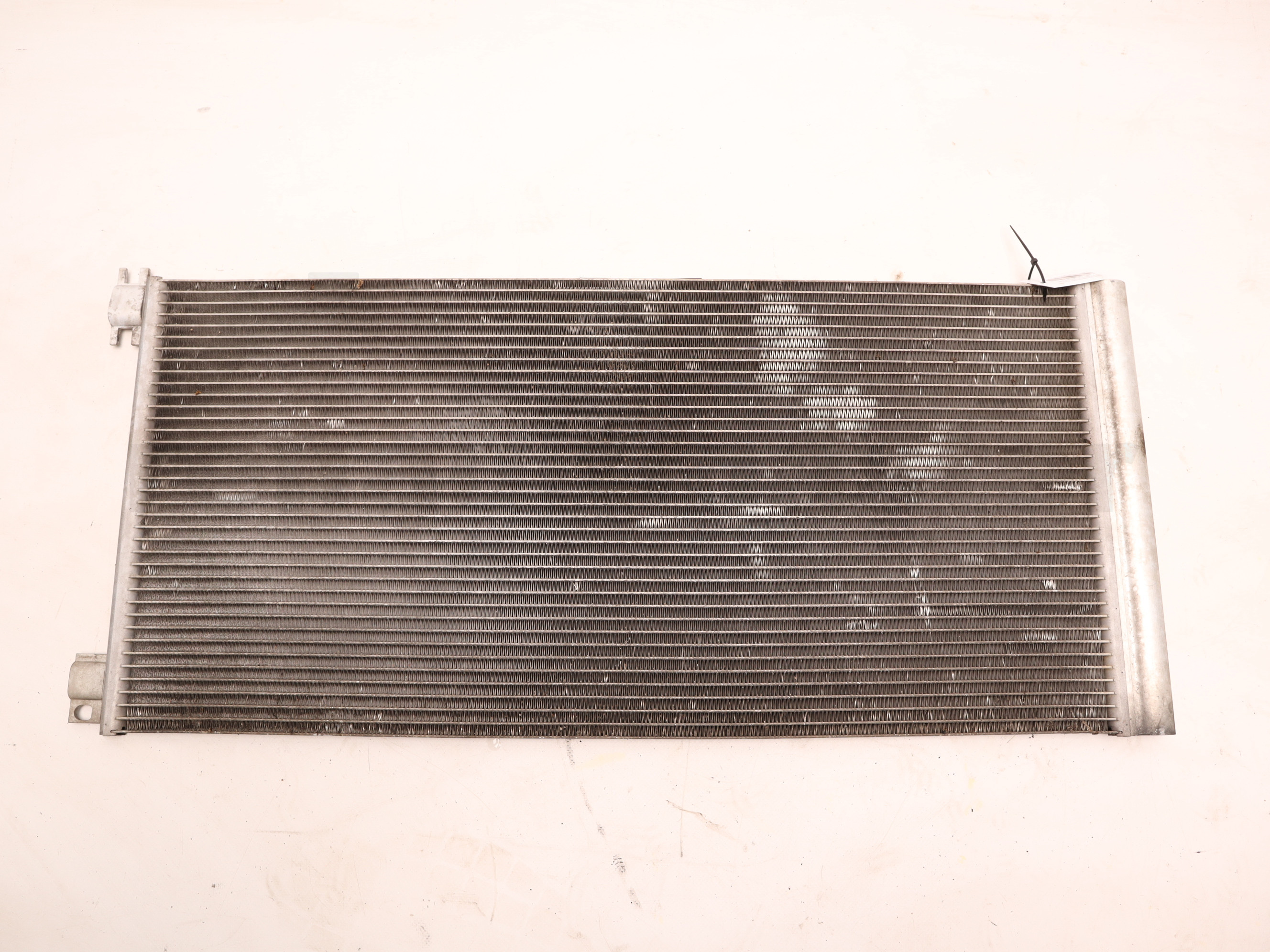 Радіатор кондиціонера Renault Trafic (Opel Vivaro, Nissan NV300) 2014 -, 921008178R Б/В